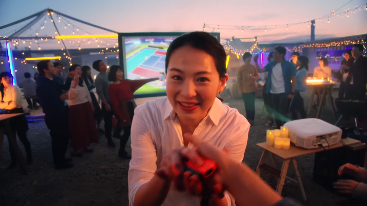 Switch新廣告強調同樂，雙人、四人甚至多人連線都不是問題。（翻攝自Nintendo 公式チャンネル）