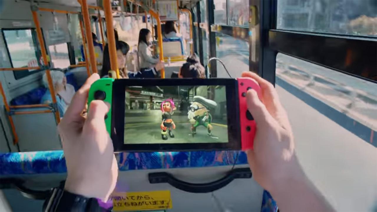 Switch能隨身攜帶,打發時間很方便。(翻攝自Nintendo 公式チャンネル)