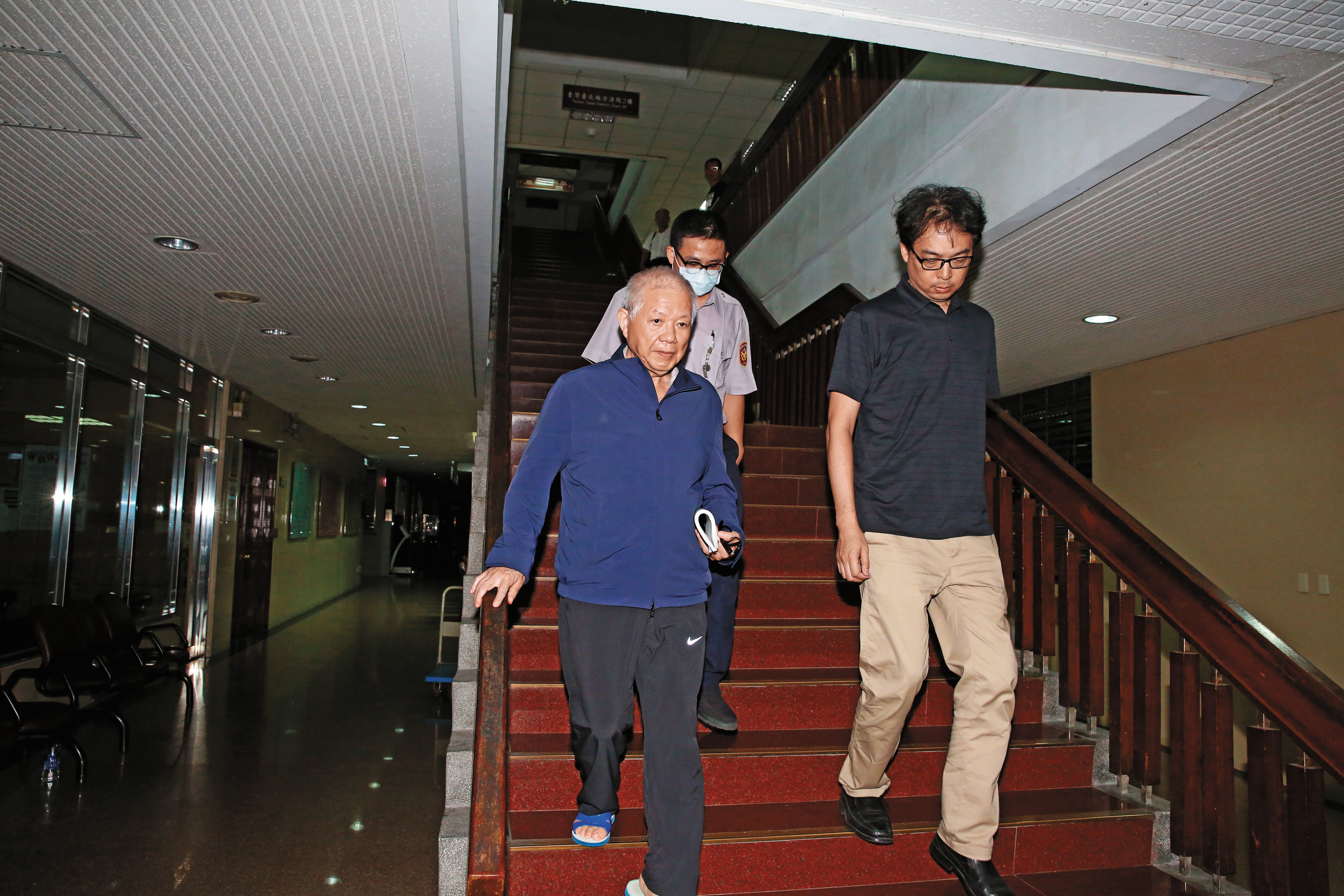 永豐金集團創辦人何壽川（左）因身陷三寶建設超貸案遭起訴，重創公司形象。