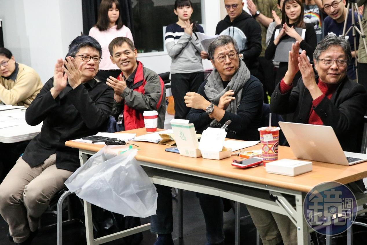 張大春(右起)、王偉忠、謝念祖正為近來推出的音樂古裝新劇《賽貂蟬》進行整排。