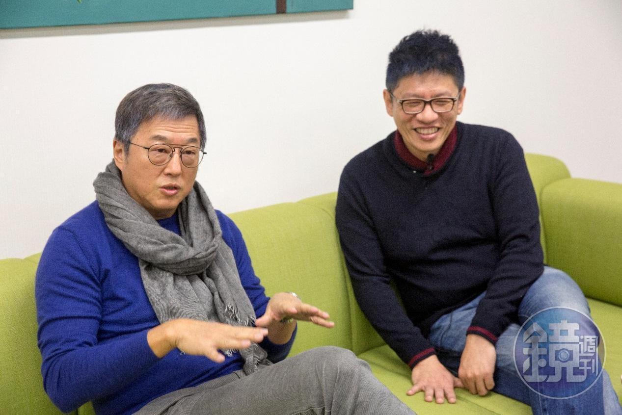 王偉忠(左)、謝念祖曾多次領劇團赴中國大陸巡演得到廣大回響。