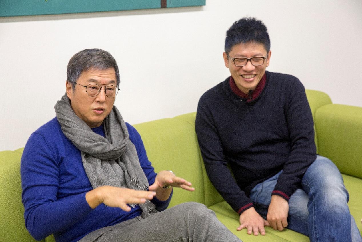 王偉忠（左）、謝念祖曾多次領劇團赴中國大陸巡演得到廣大回響。