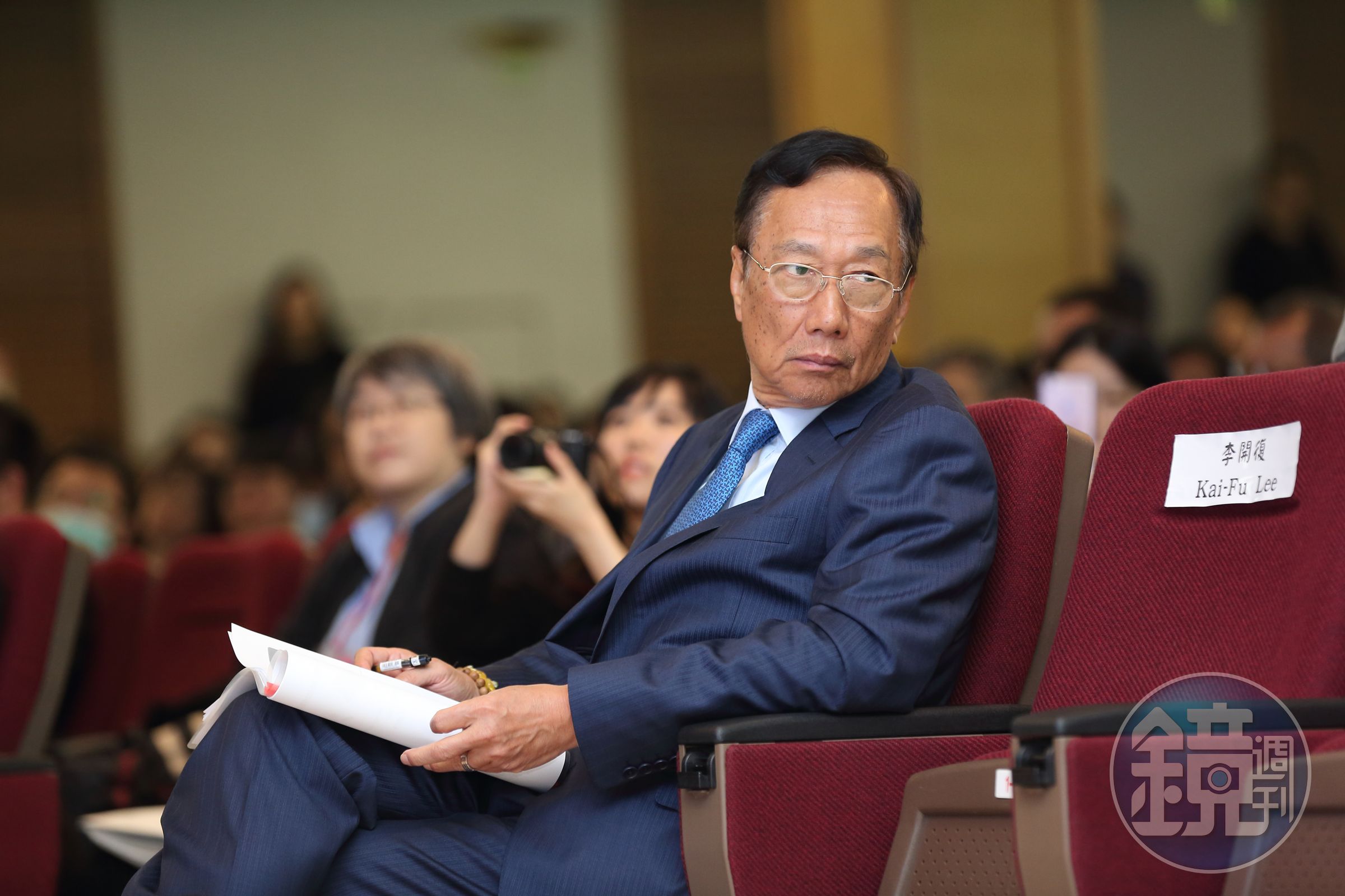 郭台銘承諾協助鴻海小股東赴上海A股參與富士康工業互聯網FII上市抽籤，但礙於法令支票無法兌現，引發小股東怨言。