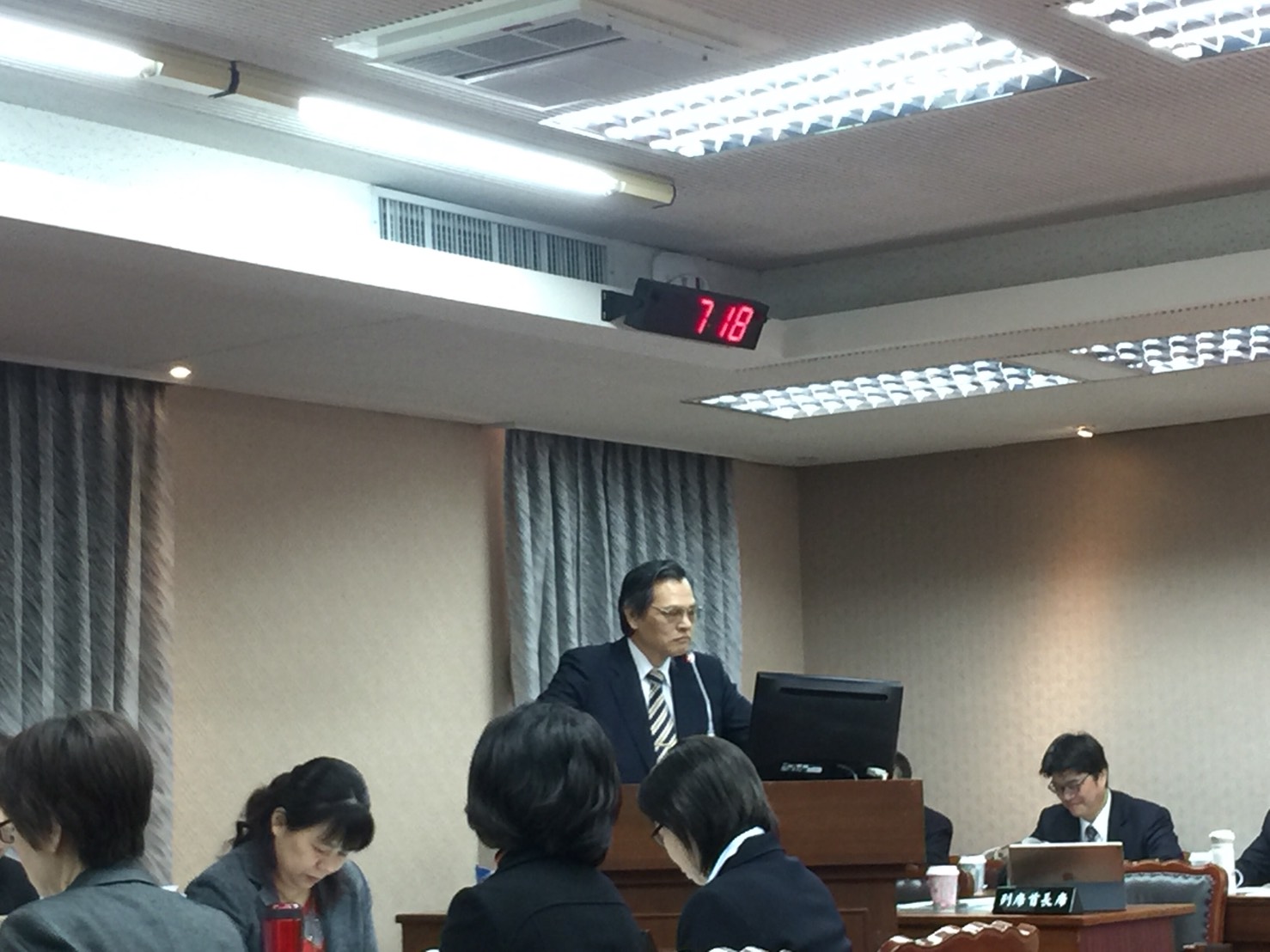 立法院內政委員會今邀請陸委會主委陳明通業務報告並備詢。