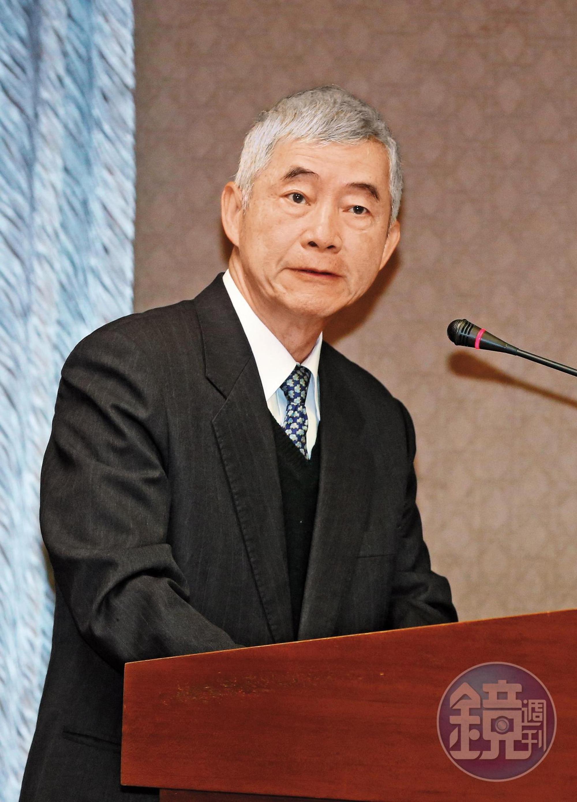 交通部長賀陳旦在立院答詢時指出，阿里山森林鐵道軌道泥化、枕木腐蝕嚴重，必須停駛3個月檢修，對出軌原因避重就輕。