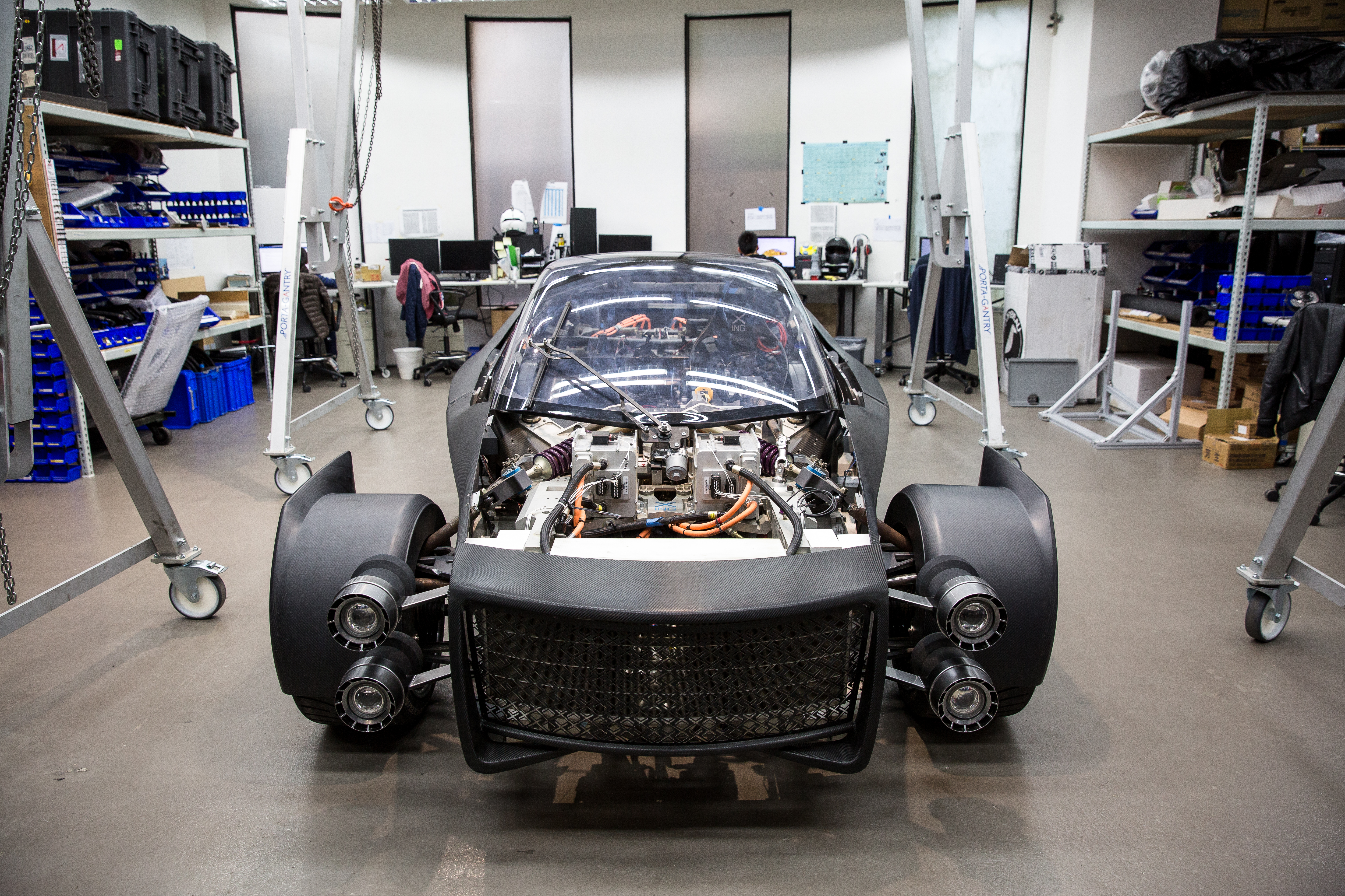 行競科技今（21）日舉行媒體見面會，公布下半年將問世的跨界純電超跑Miss R的原型車。