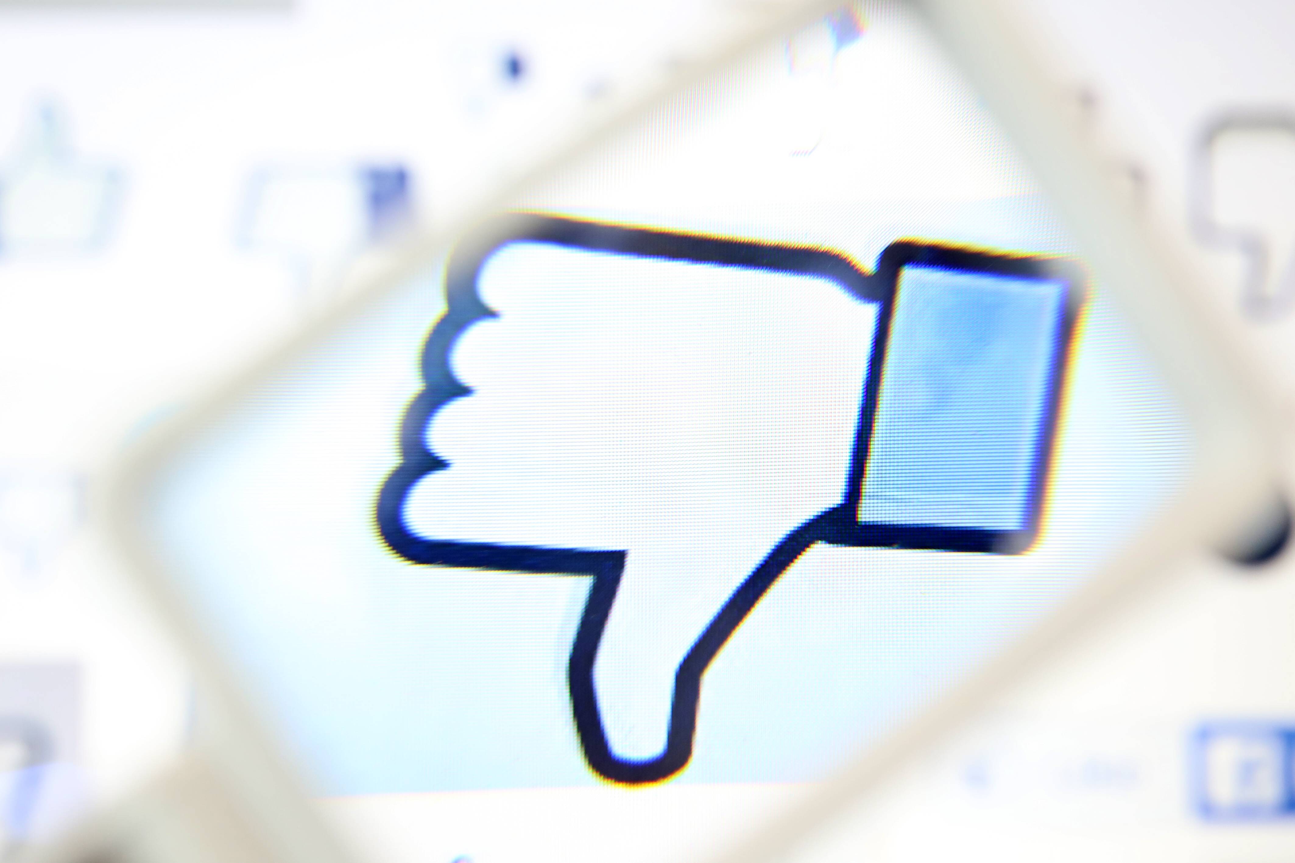 利用用戶資料投放精準廣告、影響用戶心理，是臉書主要的商業模式。（東方IC）