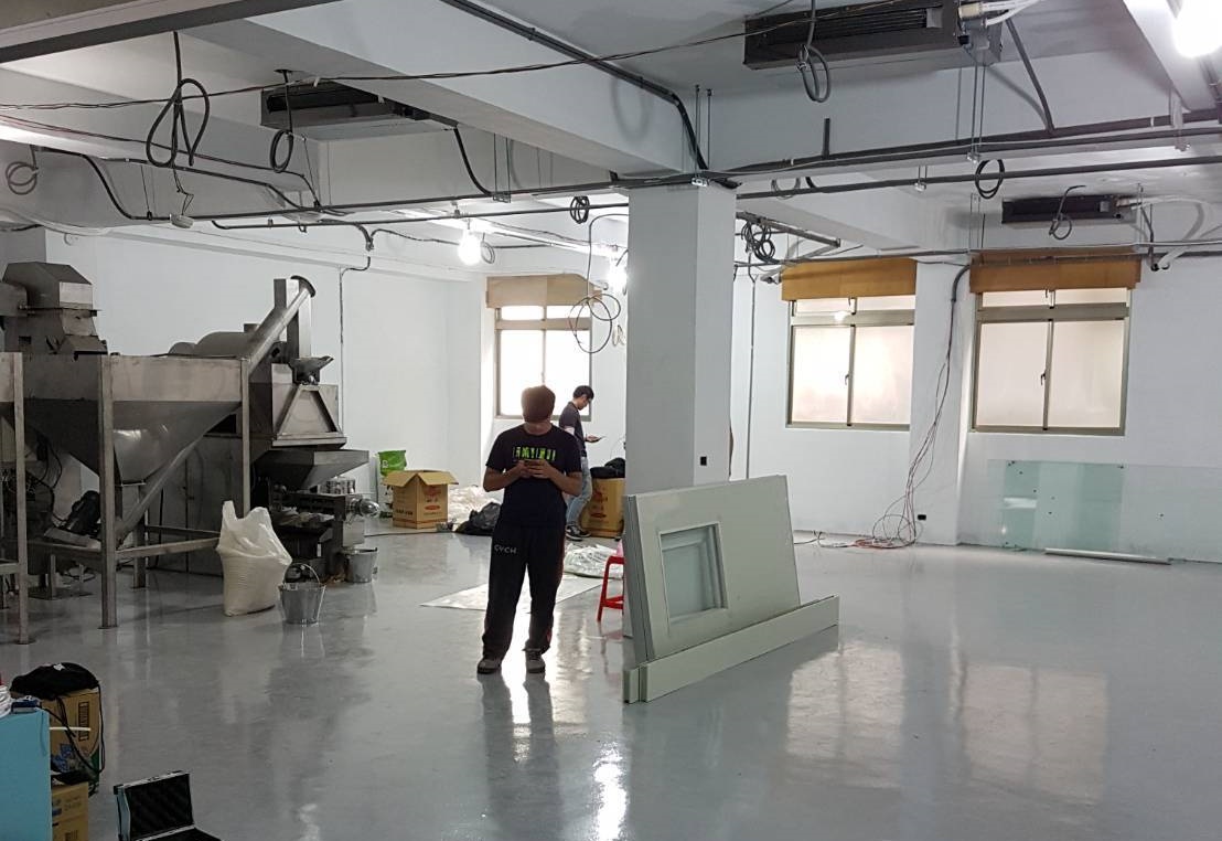 榨油現場仍顯凌亂。（民眾提供）