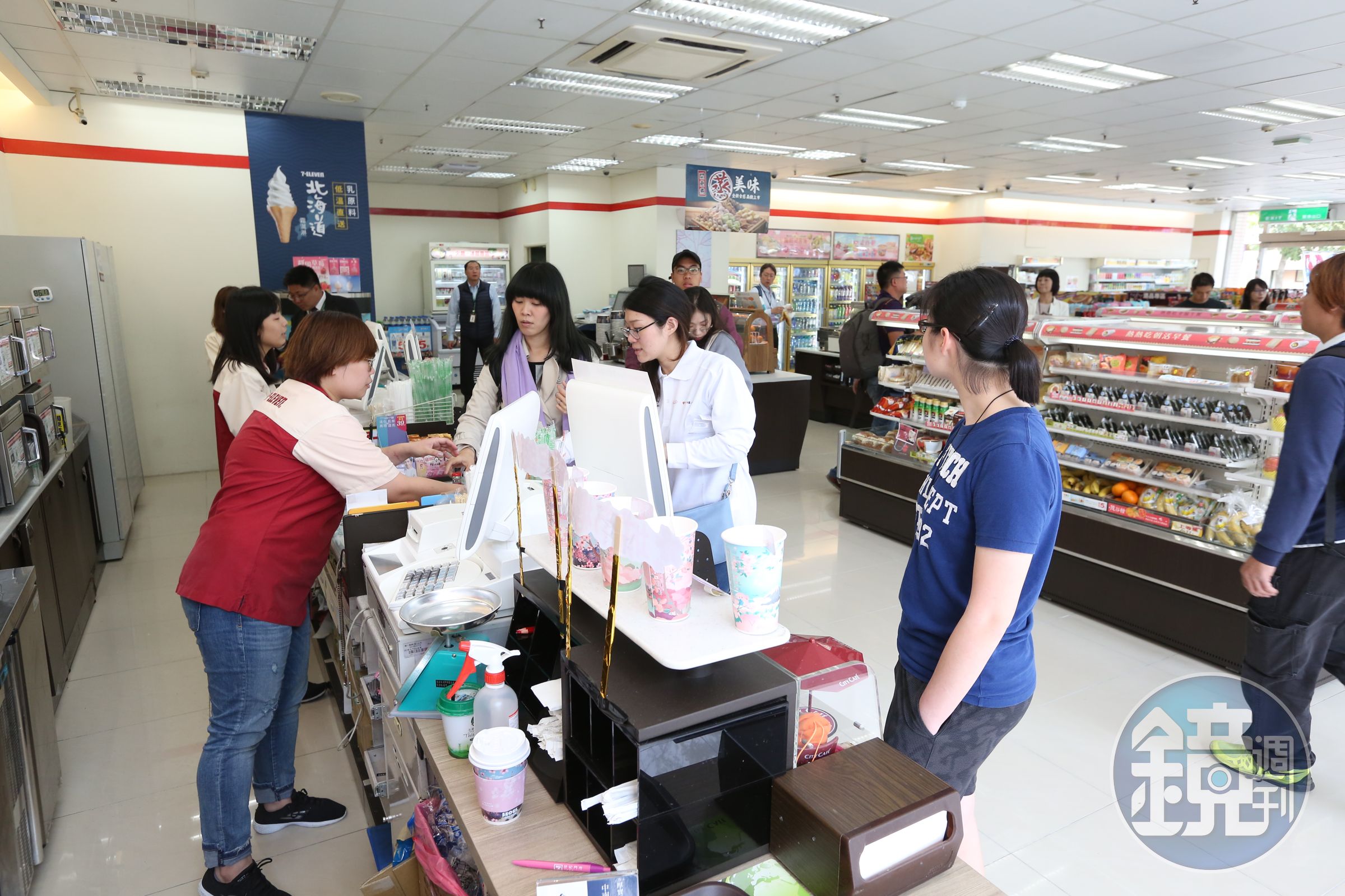 7-11宣布推出「蒸肉圓」與全家便利商店的炸雞一拚高下。