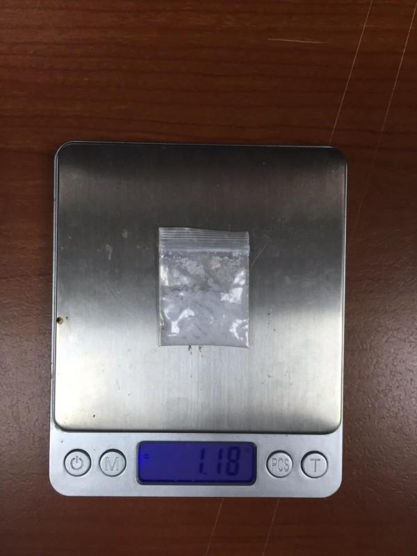 永和警方在鄭嫌身上找到1.18公克的安非他命。（翻攝畫面）