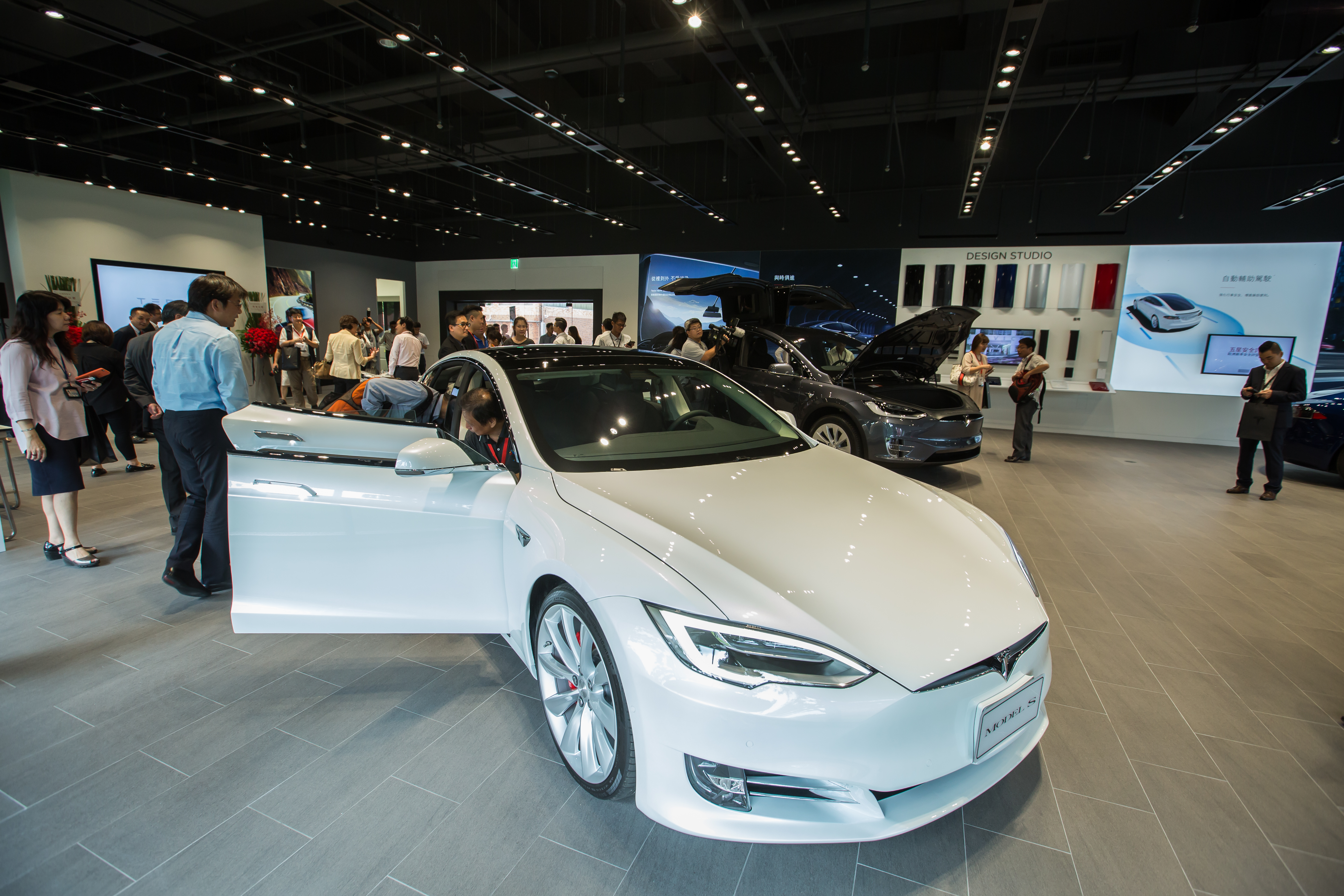 今年初特斯拉傳遭遇生產瓶頸，令不少股民擔憂。