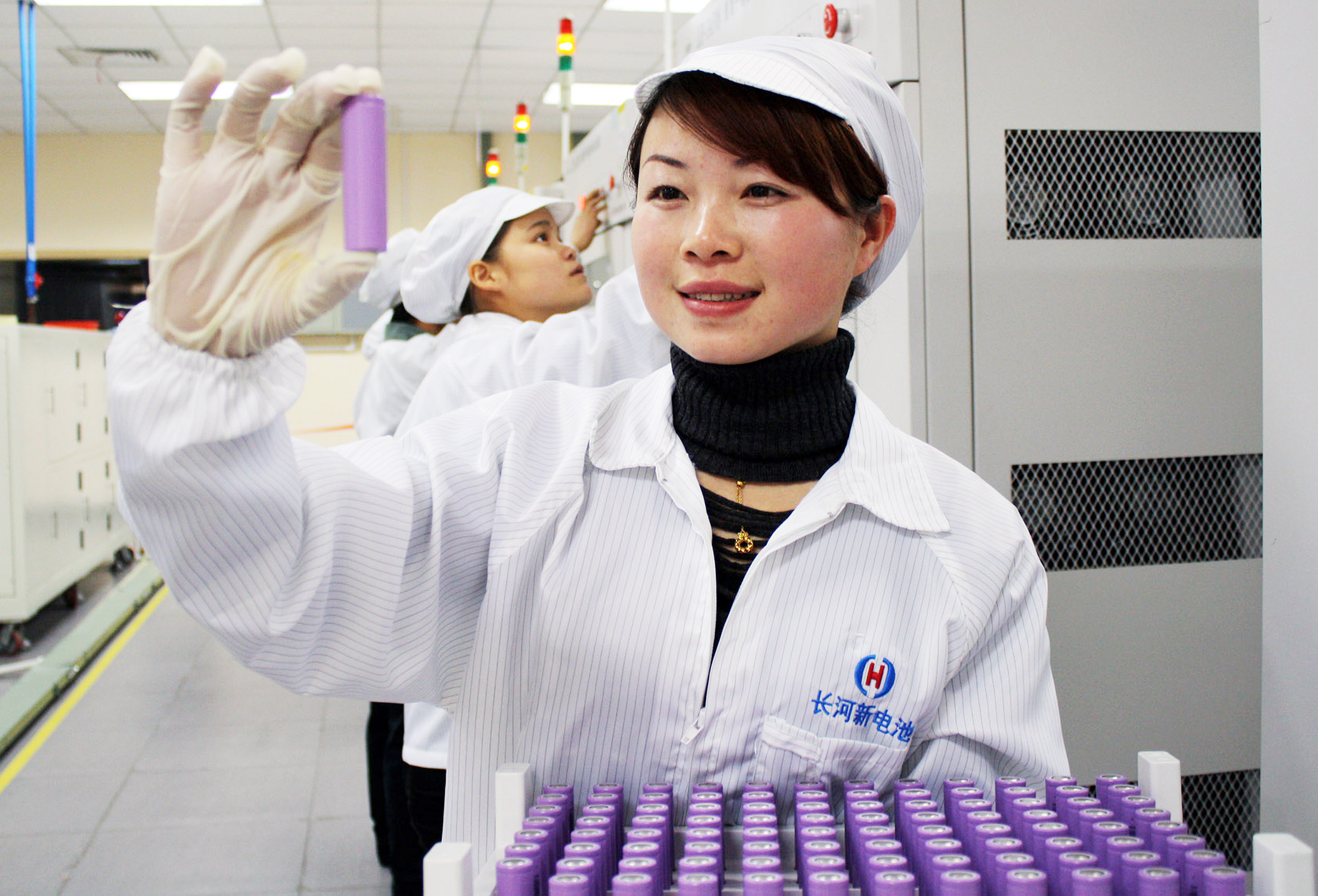 鋰電池為電動車的核心零件，加上有使用壽命，專家表示，未來若電動車普及，相關供應鏈獲利可望有爆發性成長。（東方IC）