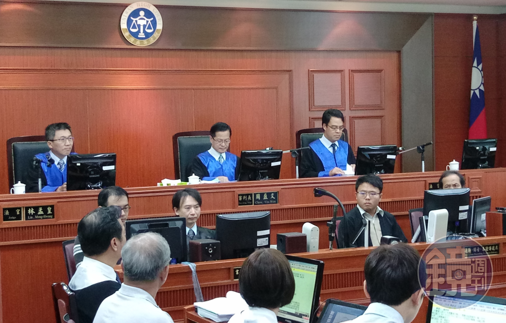 高等法院打算增加法官助理工作，讓他們站上第一線與法官一起開庭。