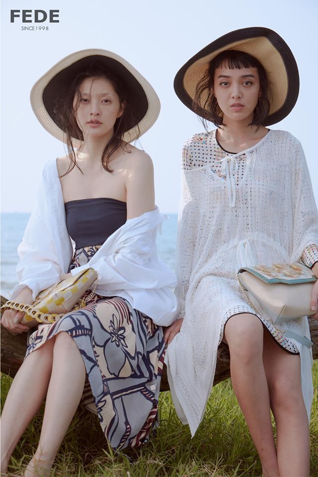 今年夏天流行多釆多姿有各種樣式的印花，在大家都容易忽略的海邊，施展點小心機，就能俏麗勝出。（FEDE提供）