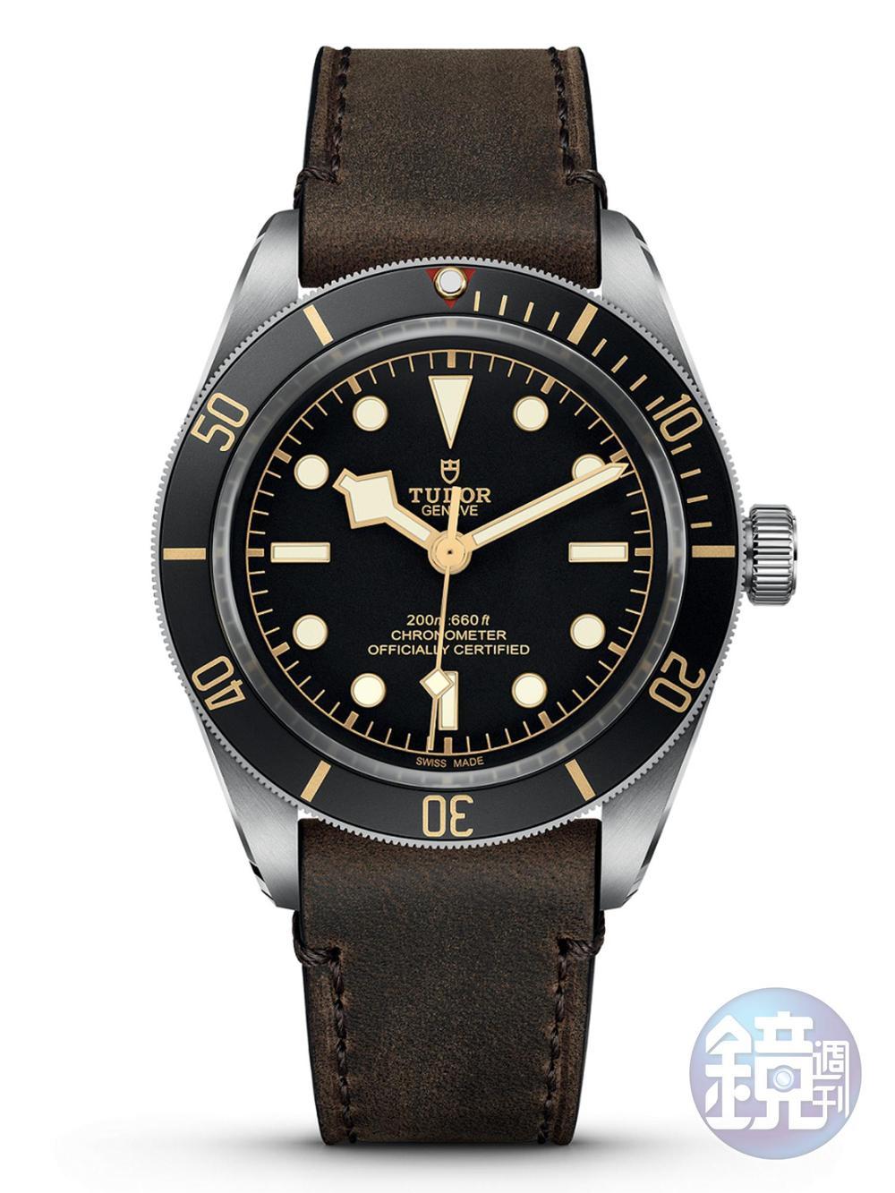 《Black Bay 1958》 MT 5402自動上鏈機芯/不鏽鋼材質/錶徑39mm/時、分、秒指示/日期顯示/藍寶石水晶鏡面/防水200米/不鏽鋼鏈帶、皮帶、NATO帶三種款式/建議售價：3,100瑞士法郎（約NT$100,000）起