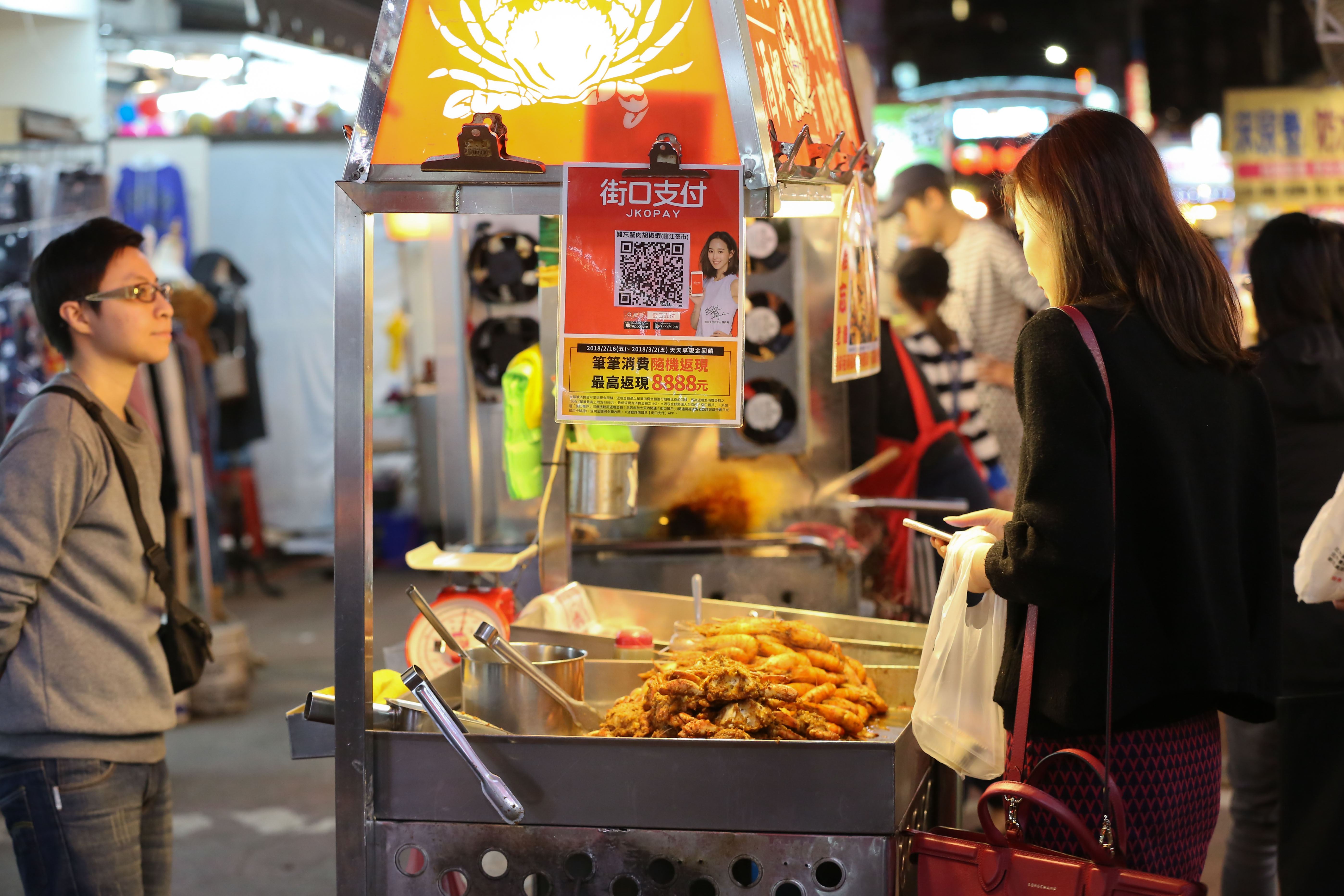 近年台灣線上支付市場群雄並起，並深入夜市、餐廳等實體民生市場。