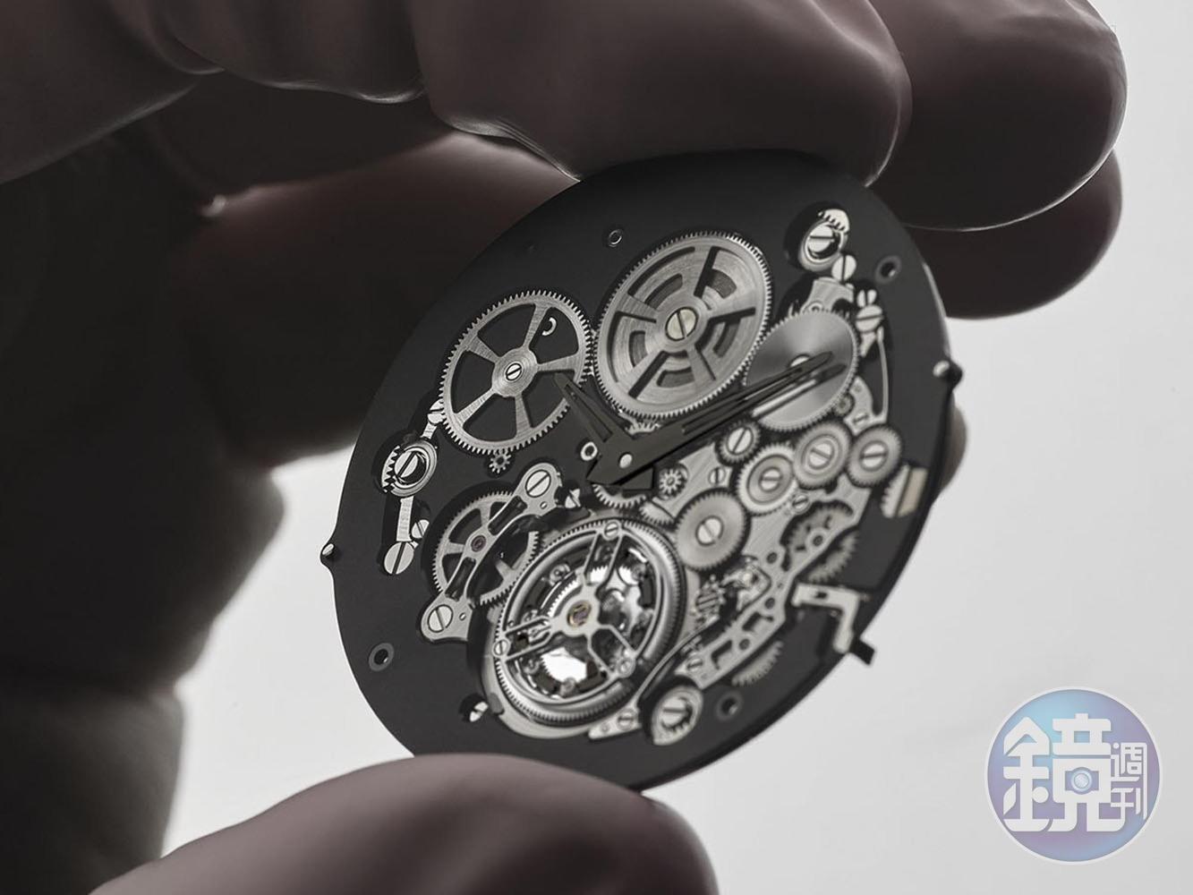 這款腕錶所搭載的BVL 288自動上鏈機芯厚度僅1.95mm,幾乎是10元硬幣這麼薄!