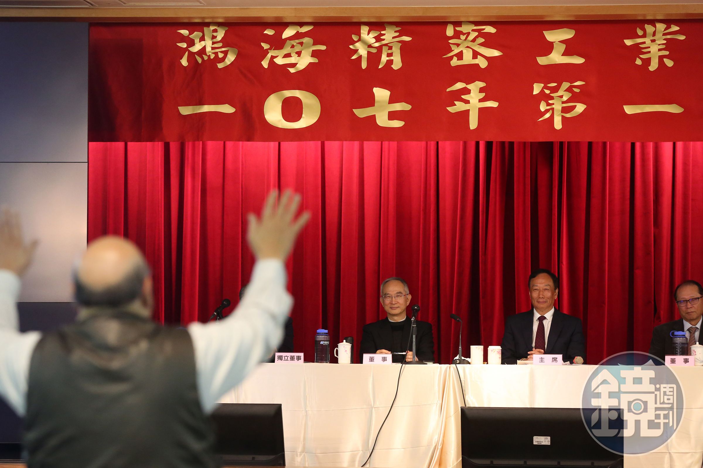 鴻海董事長郭台銘開出支票，說要幫解決小股東參與富士康工業互聯網FII上市抽籤問題，真的說到做到。