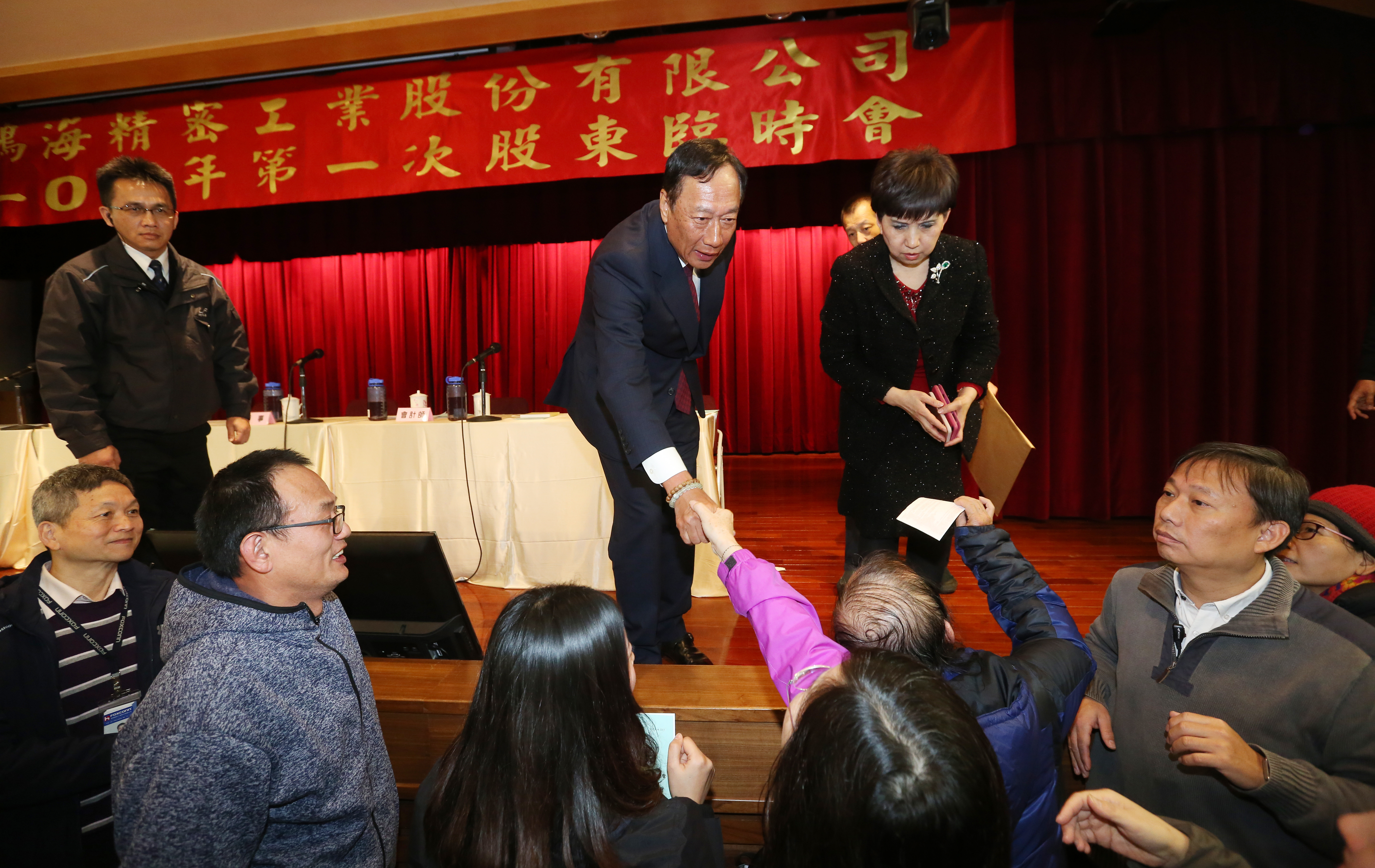 郭台銘承諾要幫助小股東參與FII抽籤。