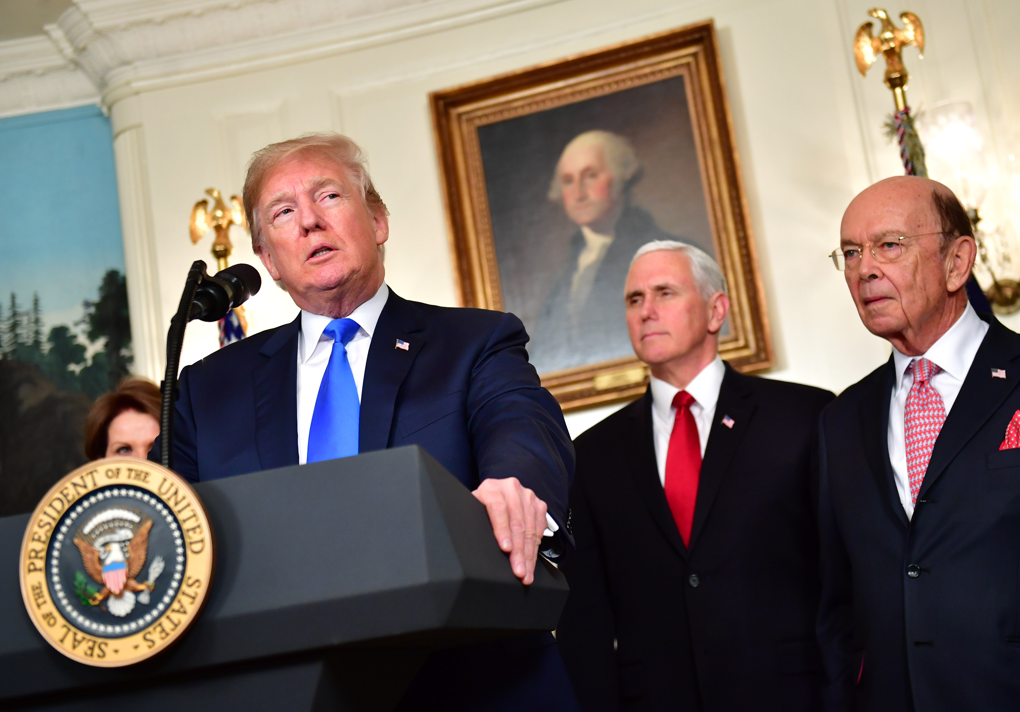 近10年美國經濟長紅，只要再有牛市半年，將締造美股史上最長盛世，但富人越來越富，窮人越來越窮，加上川普想引發的「貿易戰」，全球經濟正面臨最大尾部風險。（東方IC）