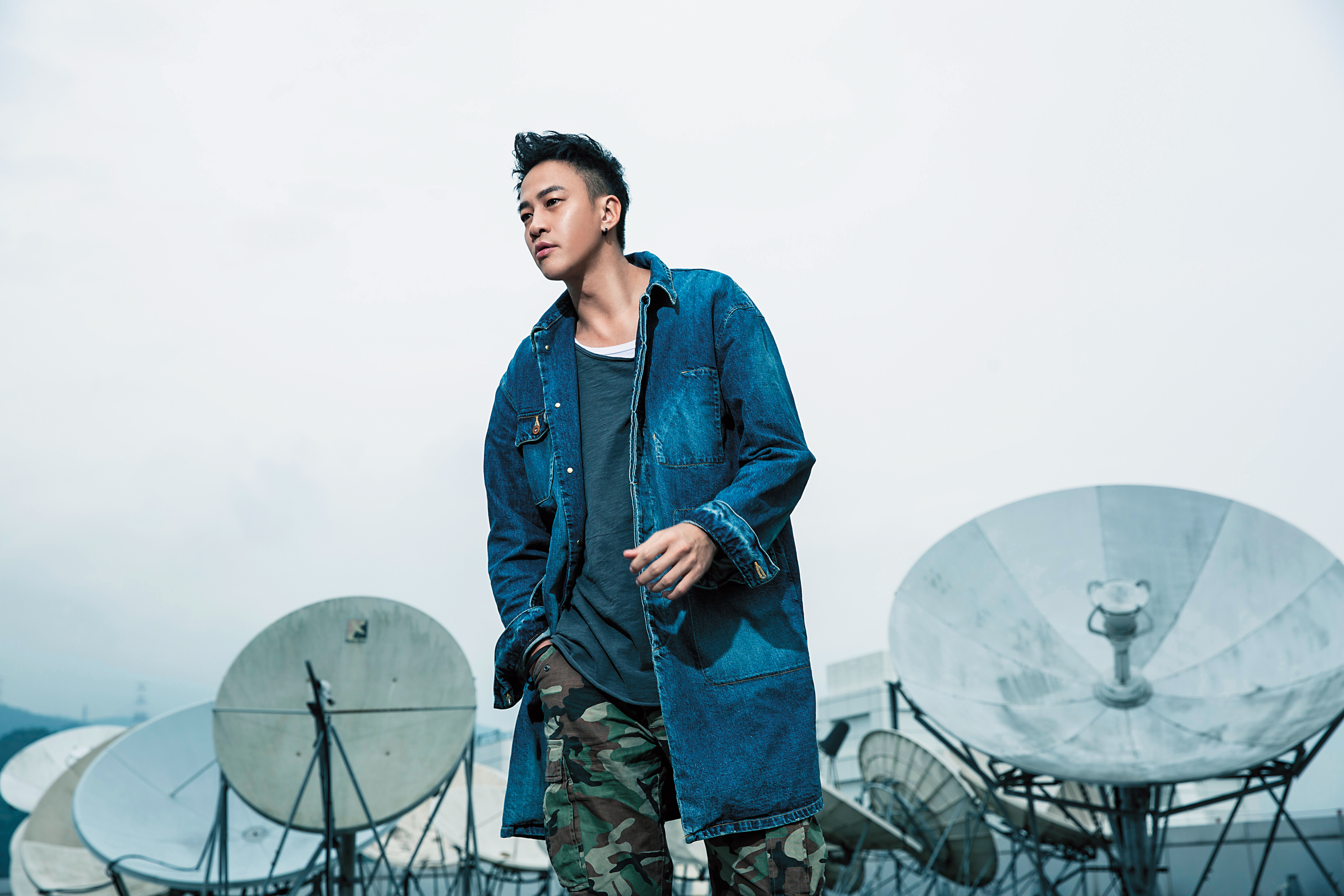 當導演對何潤東來說是又累又亢奮的一件事，「張鈞甯來客串時說，很少見到一個戲快殺青了，導演還是那麼亢奮。」