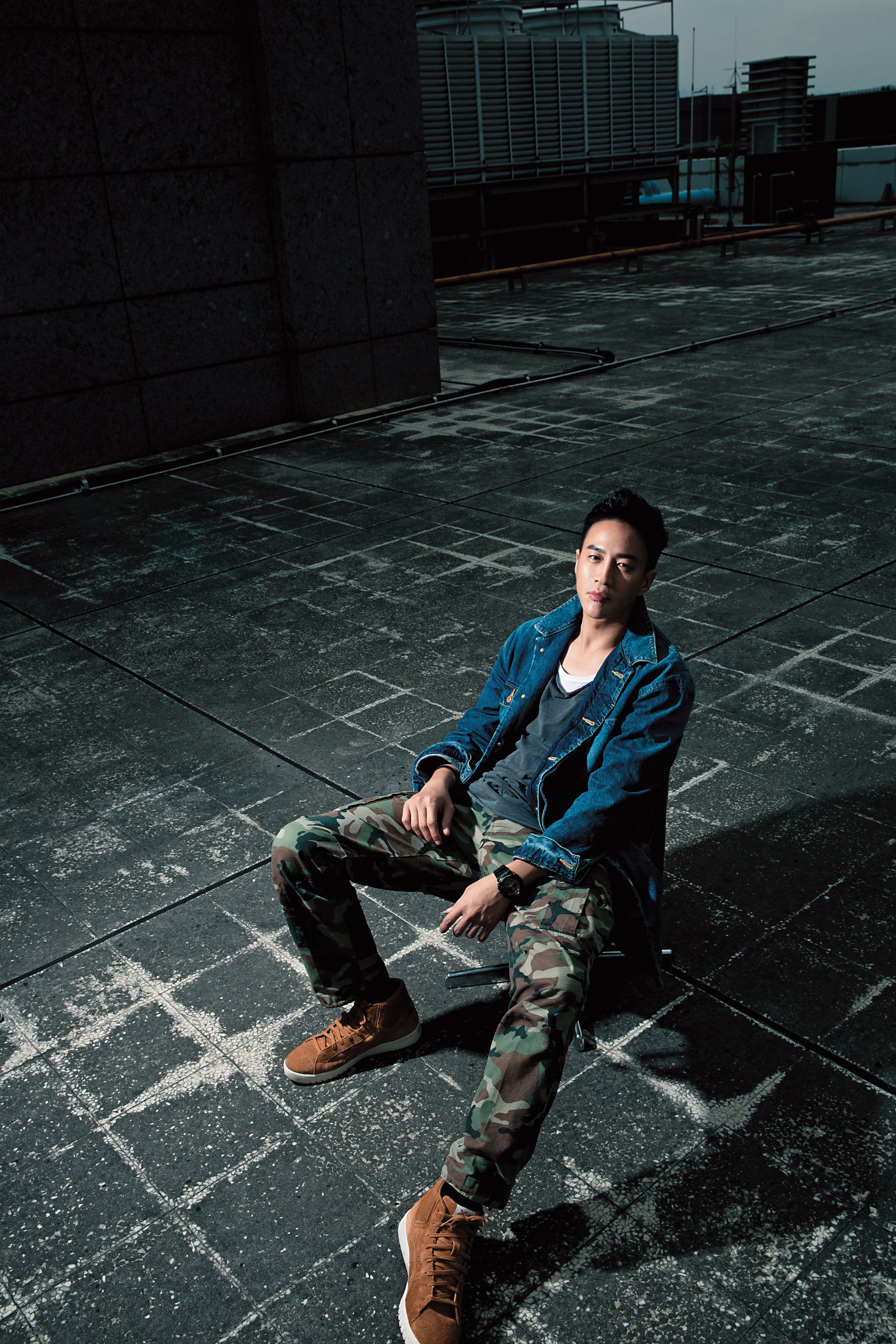 拍戲20年，最後也導演了自己的作品。何潤東可以演出暖男的暖，多半也是因為他一直在燃燒自己。