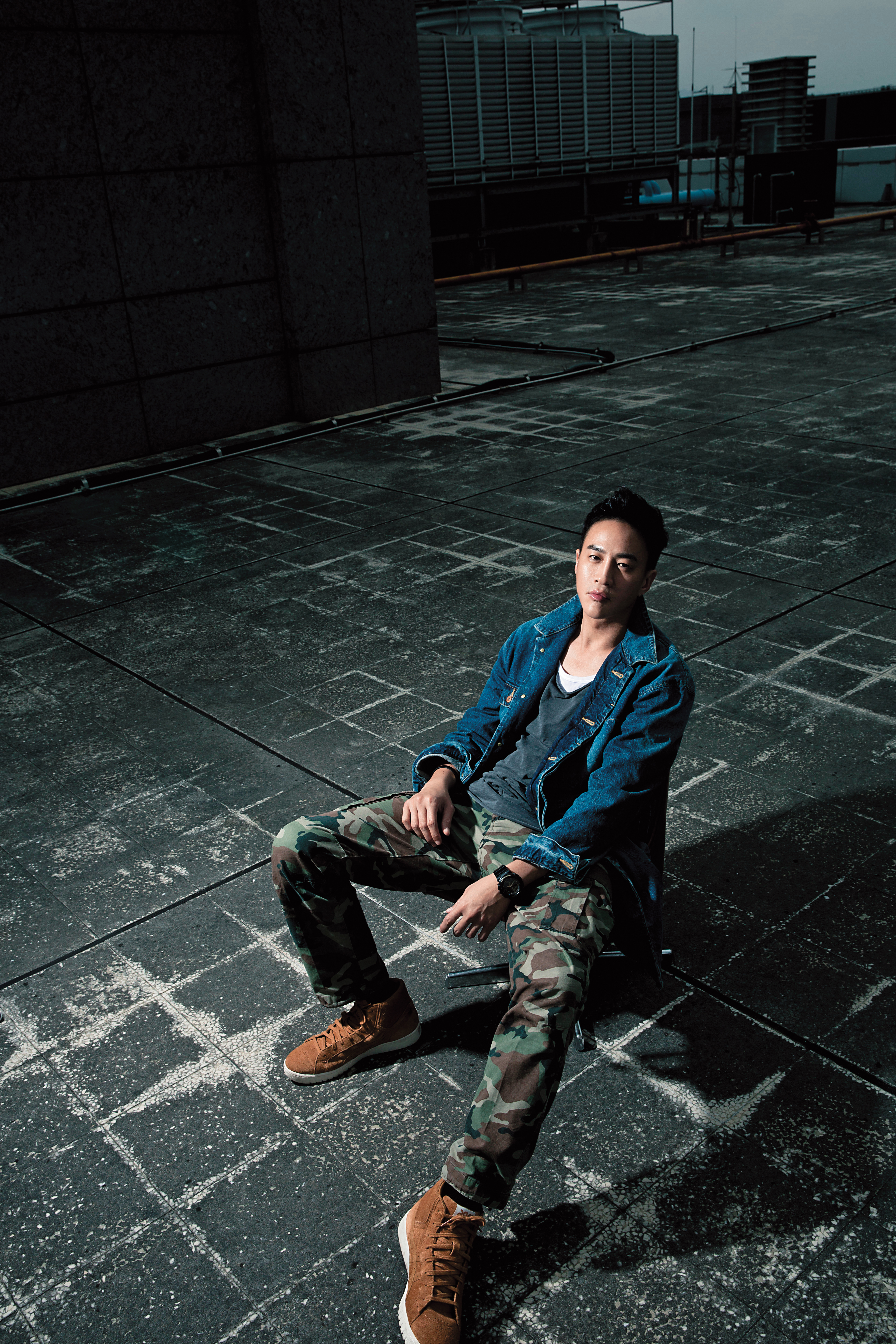 拍戲20年，最後也導演了自己的作品。何潤東可以演出暖男的暖，多半也是因為他一直在燃燒自己。