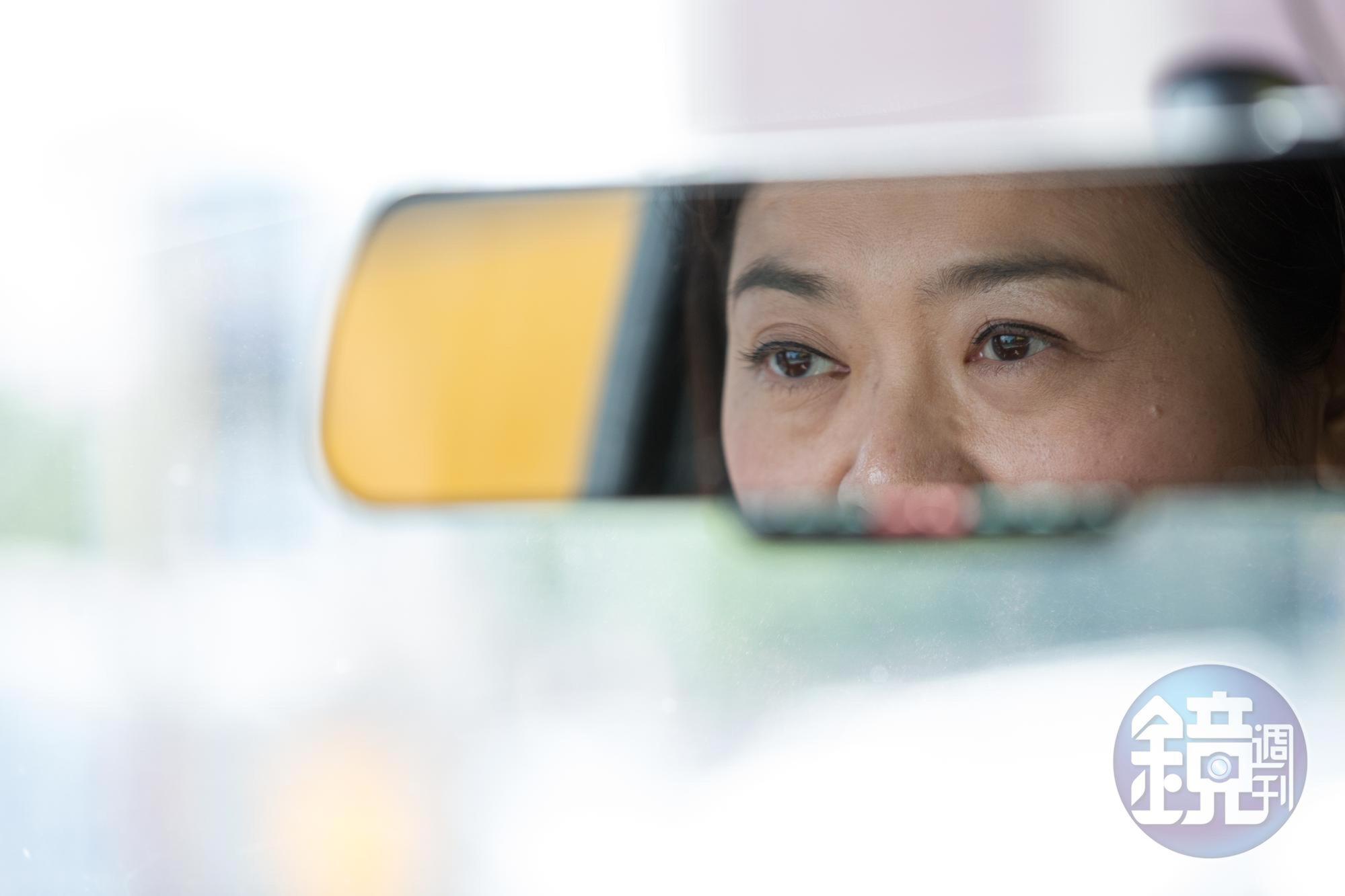 「媽媽很會做什麼？」「開車和寫文章。」周雅淳有時跟小孩玩問答遊戲，讓小孩看到開車能力取決於練習，而非性別。