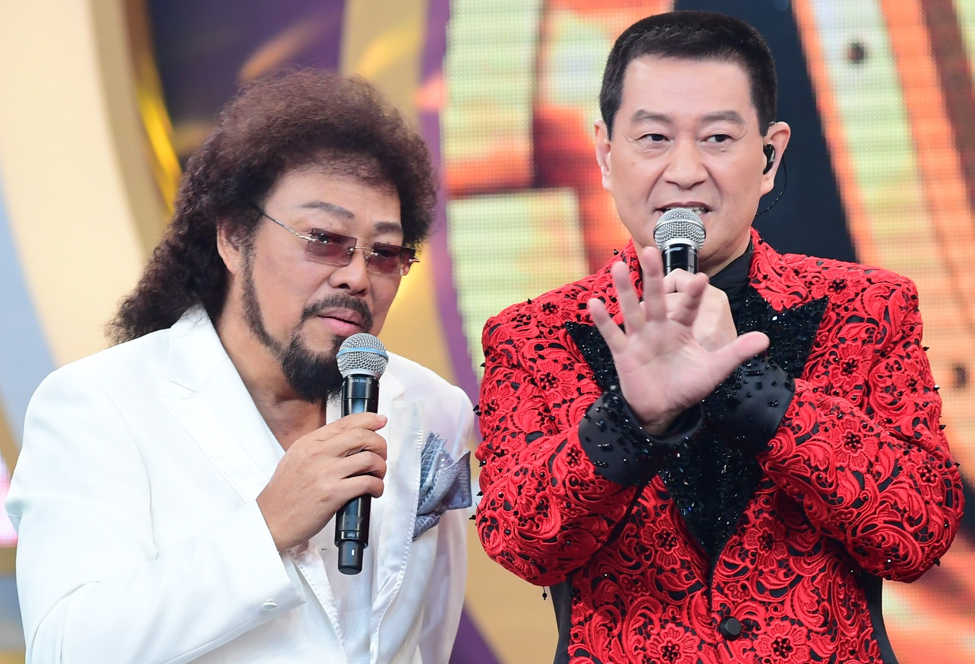 台語歌手蔡小虎上華視《綜藝菲常讚》，自爆一度沉迷玩柏青哥，共輸掉1,500萬元。（中視提供）