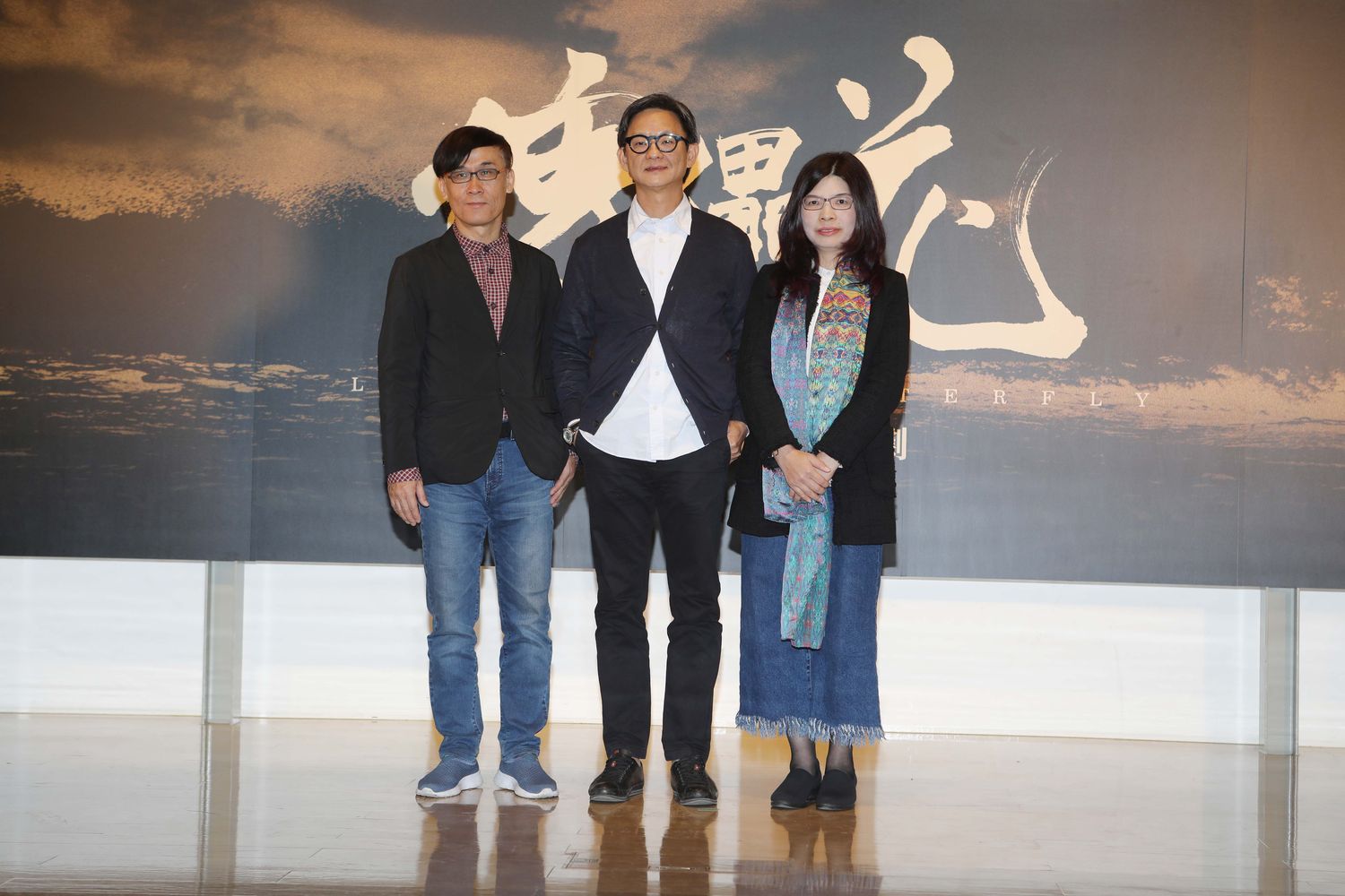 曹瑞原與編劇施如芳、柯宗明正消化龐大資料考據歷史。（公視提供）