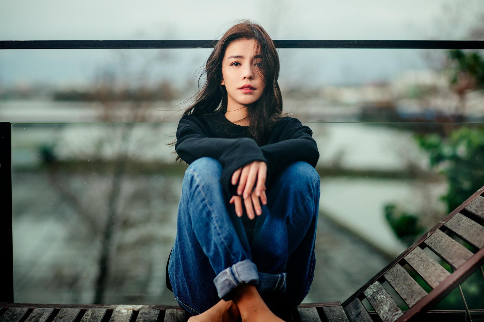 李毓芬推出久違的單曲〈早應該〉，站上本週第8名。（宏將多利安）