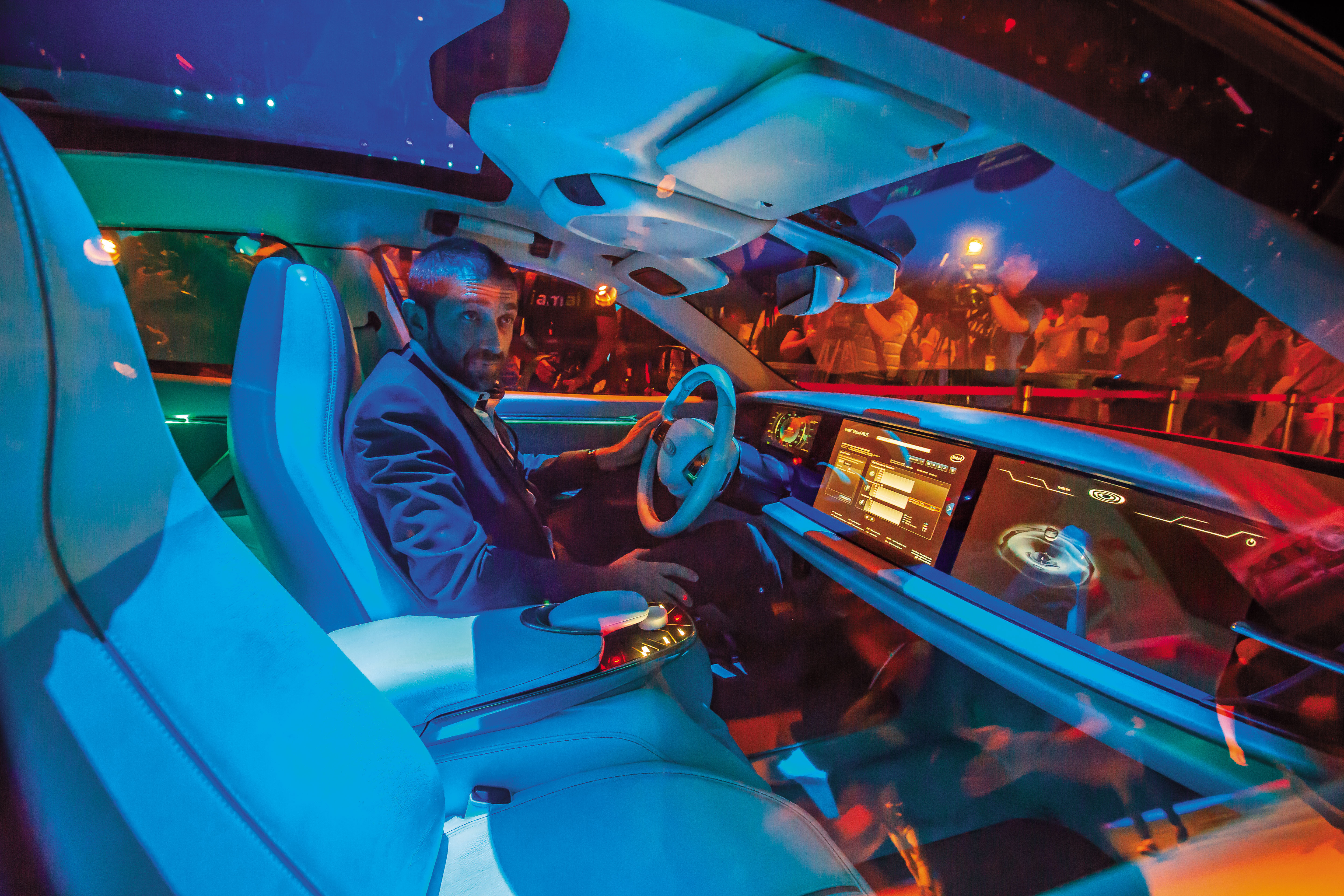 電動車成為今年大型車展的主軸，各家車廠紛紛祭出電動概念車款，驚豔全球消費者。