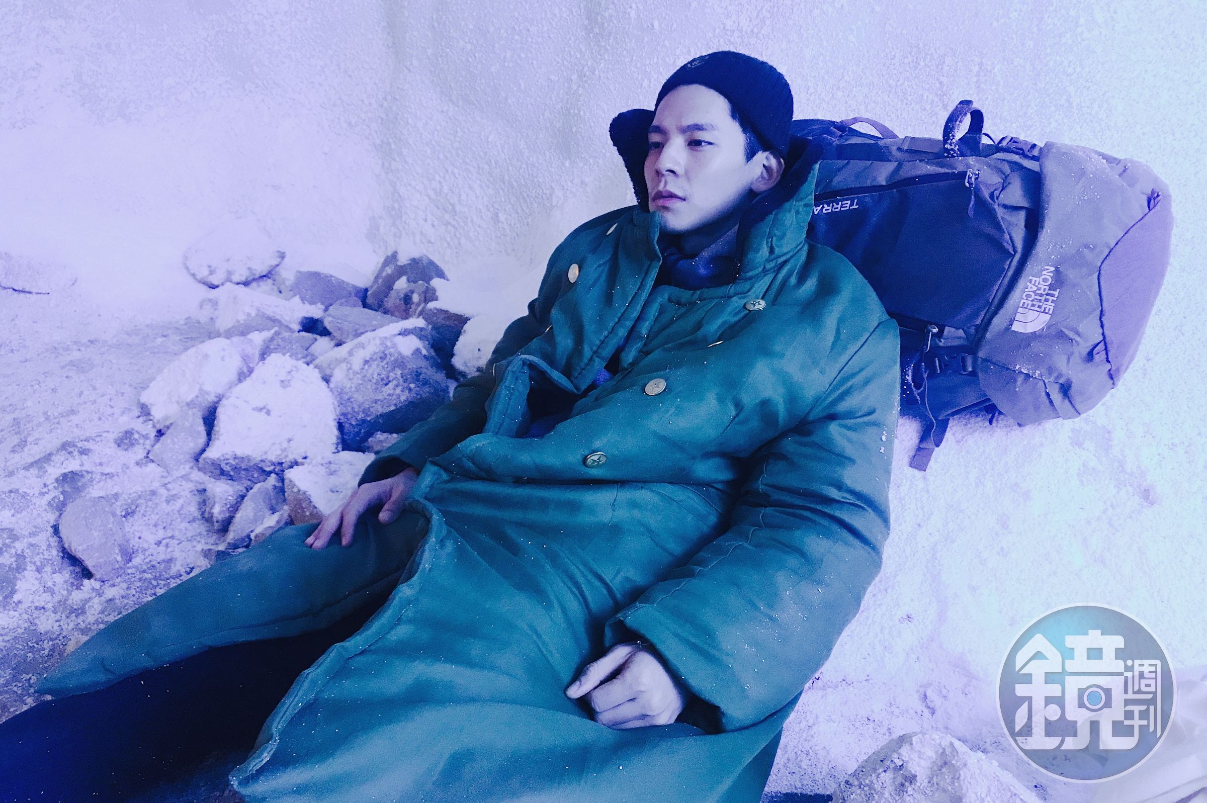 林柏宏在冰洞做出茫然表情。（周子娛樂提供）