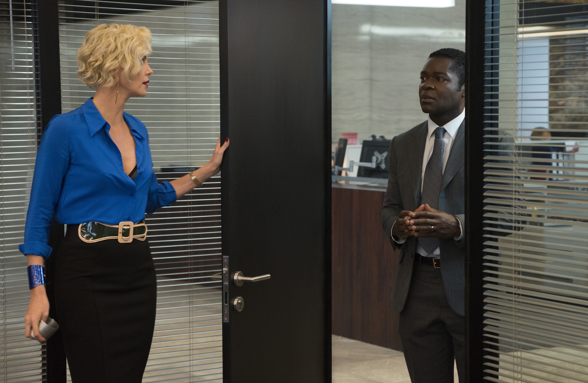 看來老實無害的大衛歐洛沃（右）頗有喜劇天分，他在《老闆好壞》被2位慣老闆出賣，差點被毒梟幹掉，引發大堆笑料。（Catchplay提供）