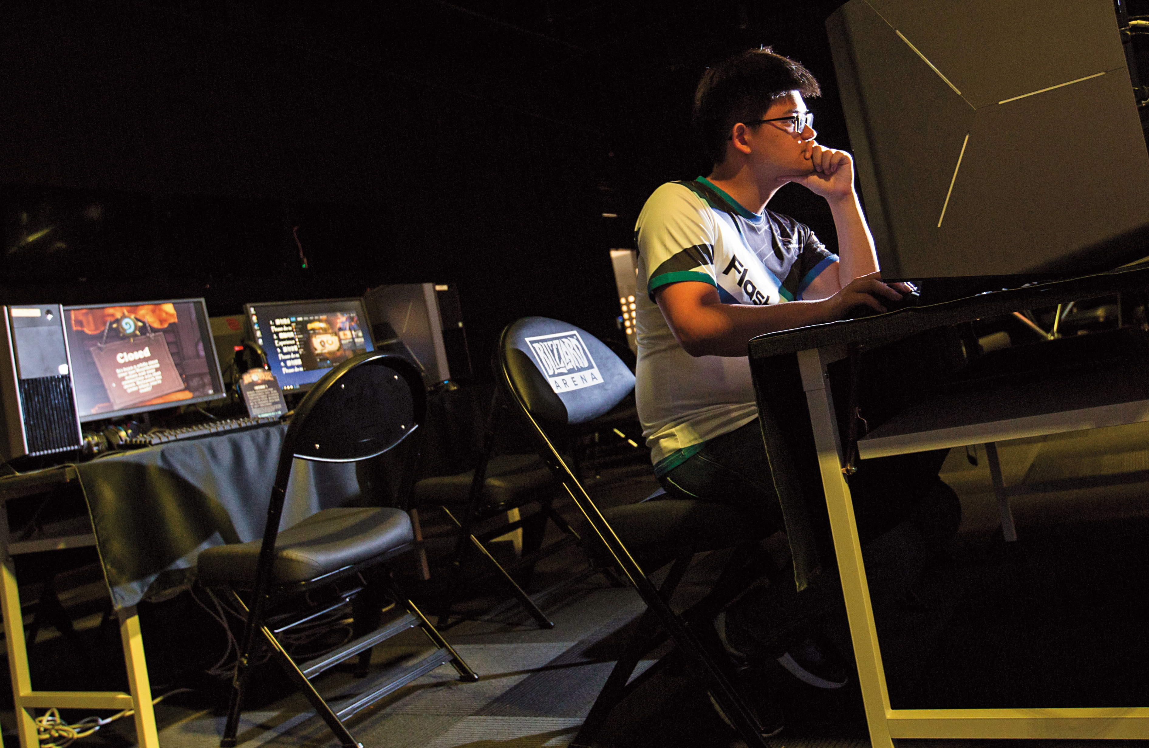 因為從小接觸卡片遊戲，加上讀台大經濟系，讓陳威霖可以用機率來推算對手出牌的可能性。