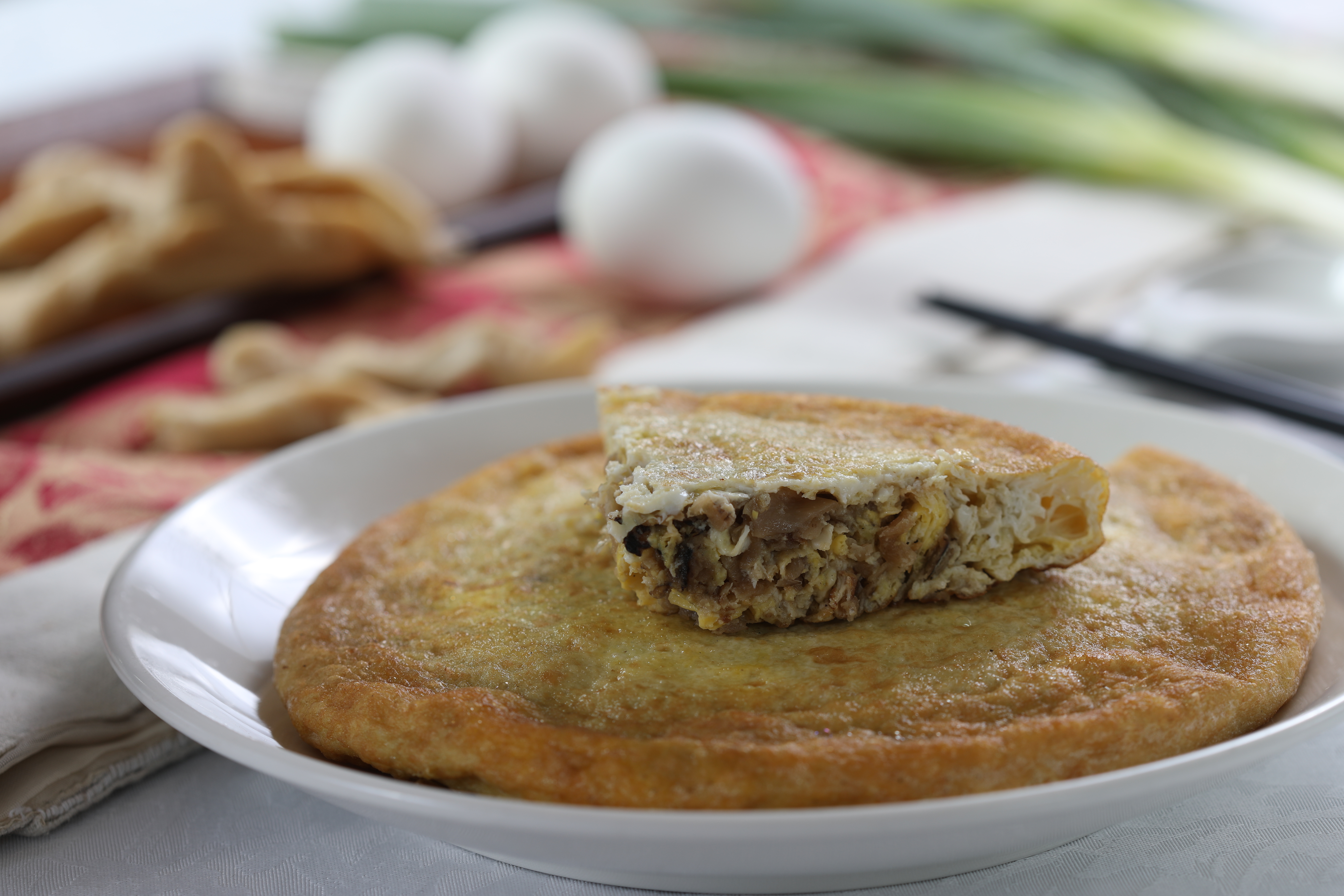 金黃膨厚的「正宗菜脯蛋」，油潤鹹香好下飯。（185元／份）