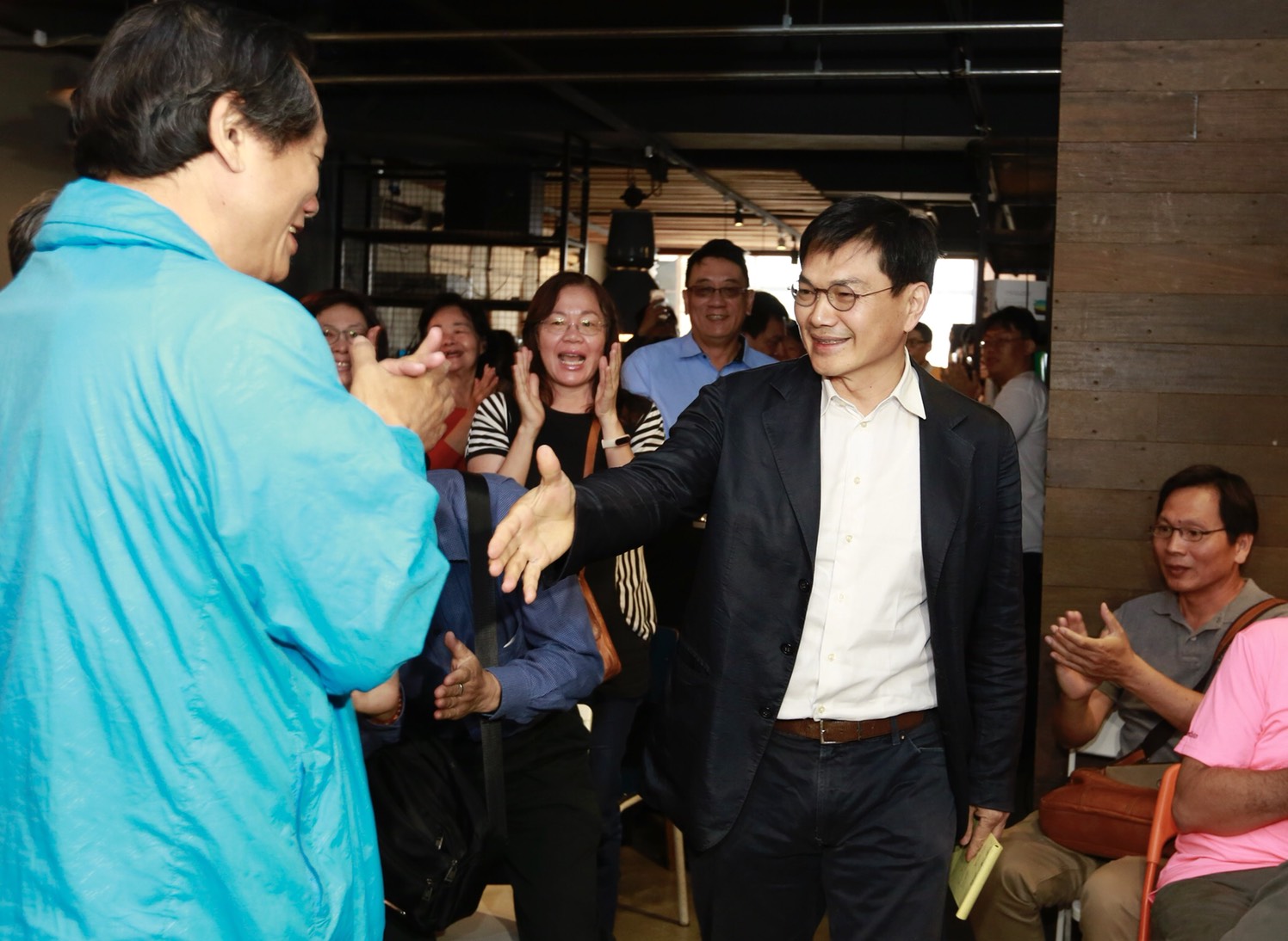 連任4屆16年議員資歷的吳益政，專長在綠能與城市美學，這次直接跳過立委參選市長，他說目的在要大家回歸初衷，這個城市不是為了政黨而存在。