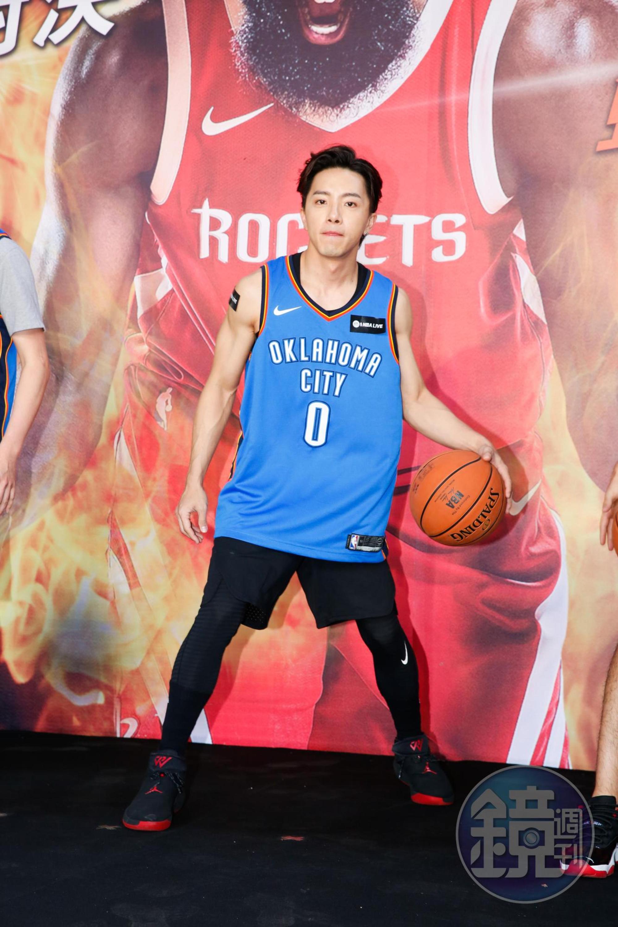 坤達24日出席籃球手遊活動,透露會跟歐弟一起打電玩。