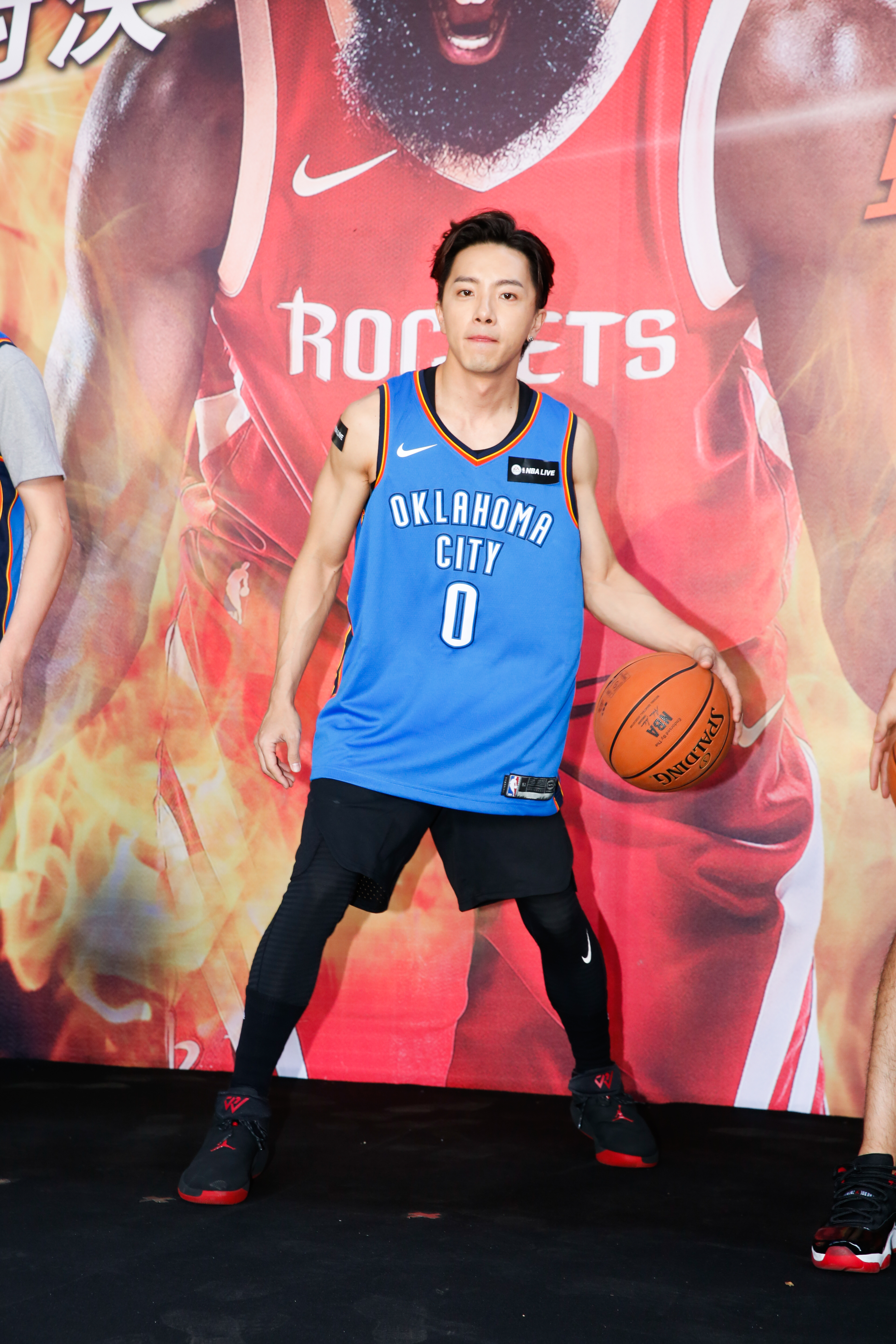 坤達24日出席籃球手遊活動，透露會跟歐弟一起打電玩。