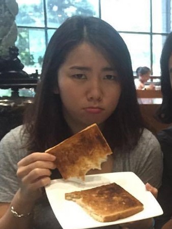 黎明過往緋聞全是美女,但阿Wing姿色平庸,出身也不高,或許就是因為是普通人才會獲得黎明疼愛。