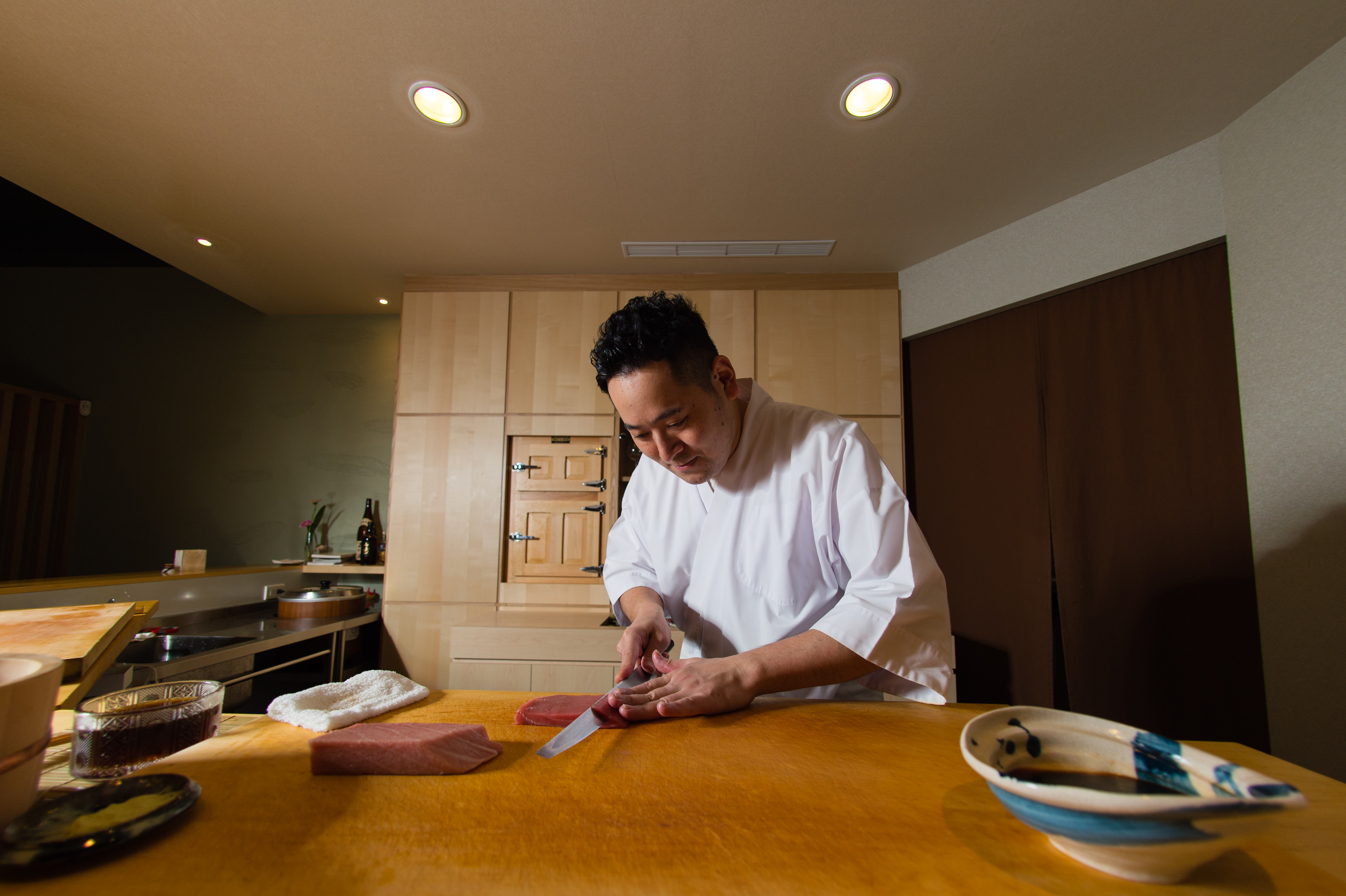 不管有沒有米其林，台北名店「鮨天本」都訂不到位。