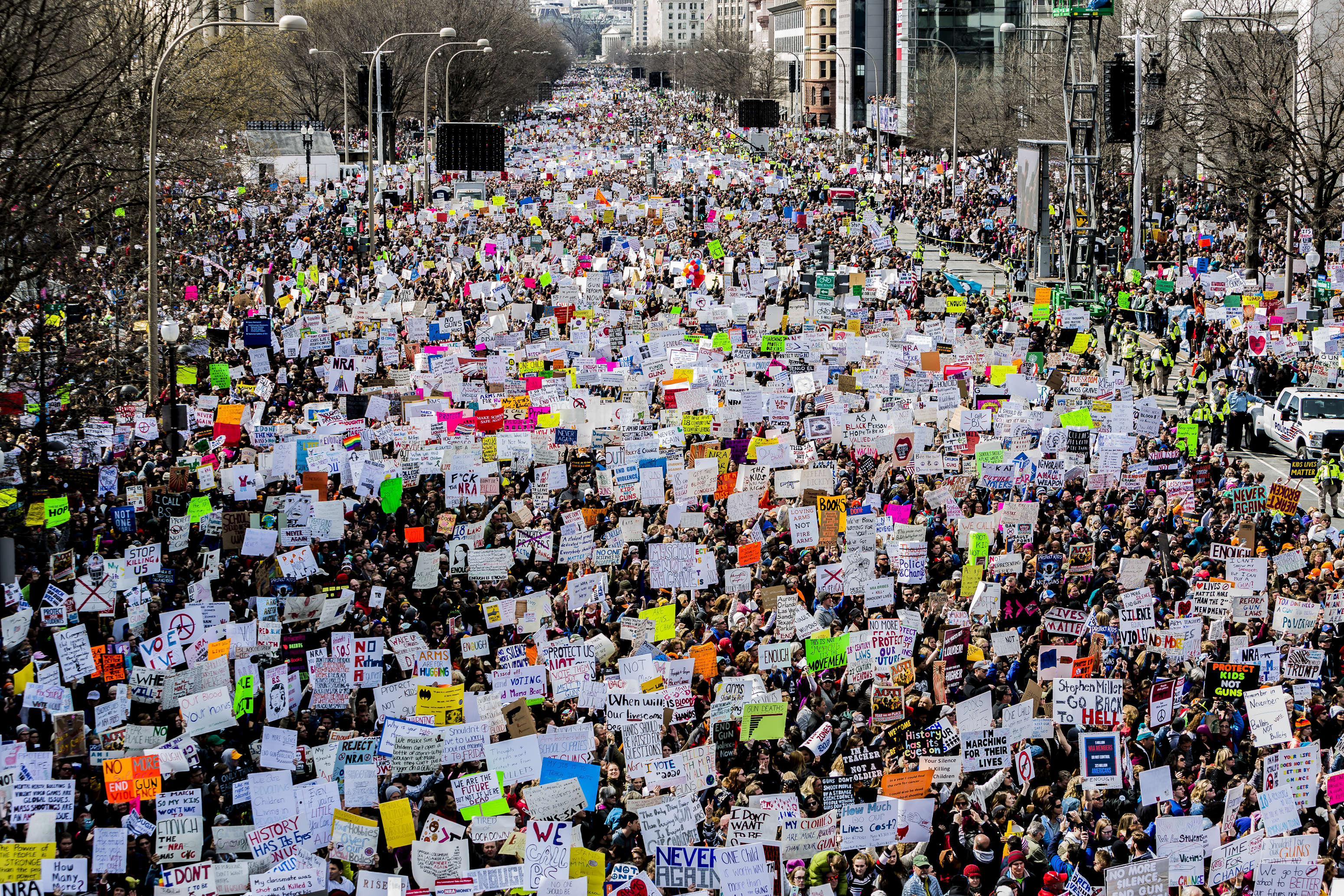華府街頭密密麻麻的遊行人潮，估計達80萬人。（東方IC）