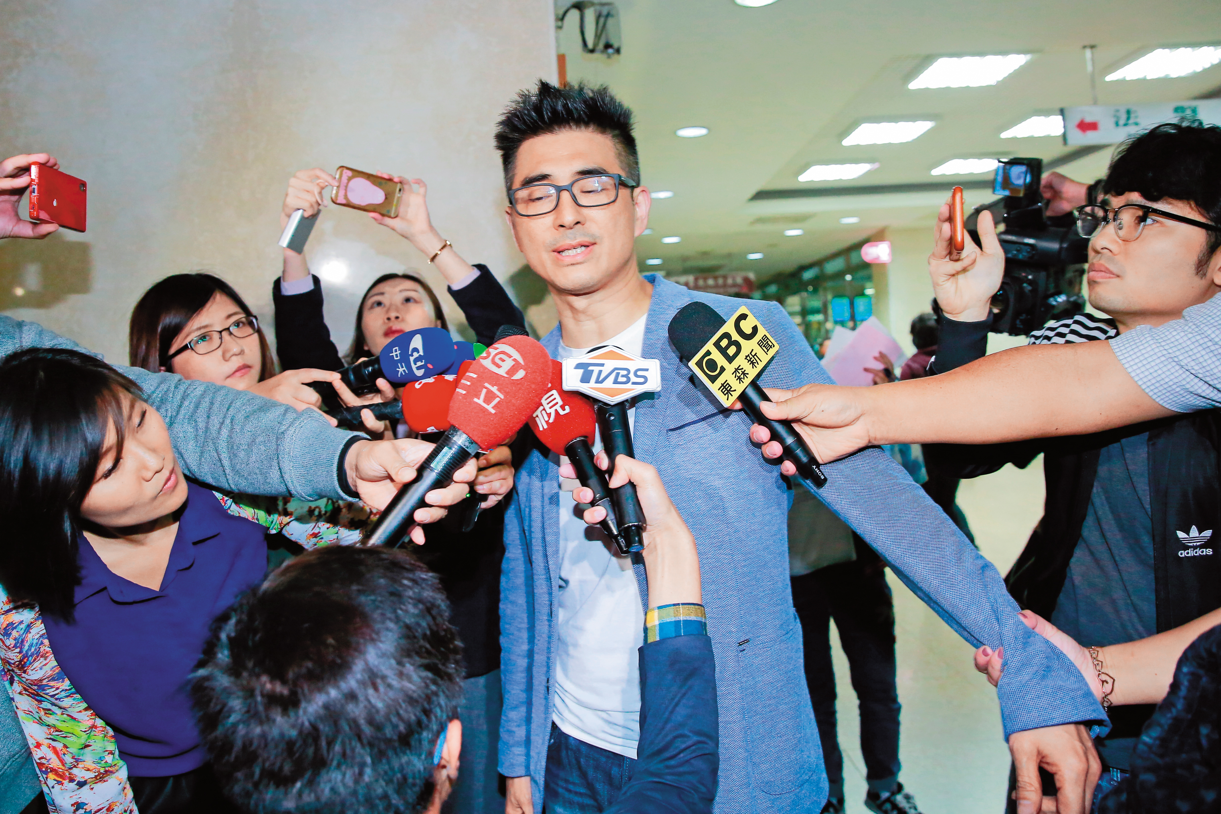 如今酒駕罪該萬死的社會氛圍，邵昕依舊我行我素，成為公共危險。