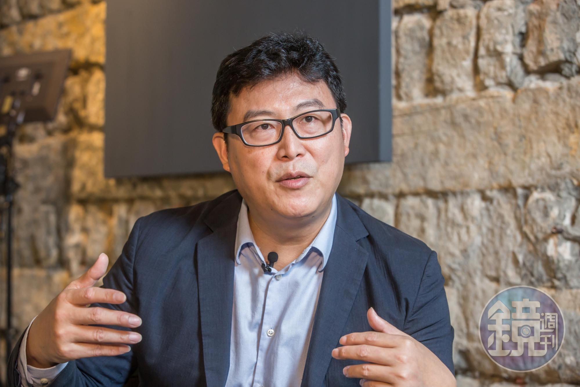 有意爭取民進黨台北市長提名的立委姚文智今午在臉書下戰帖,邀李錫錕針對松機遷移後政策進行辯論。