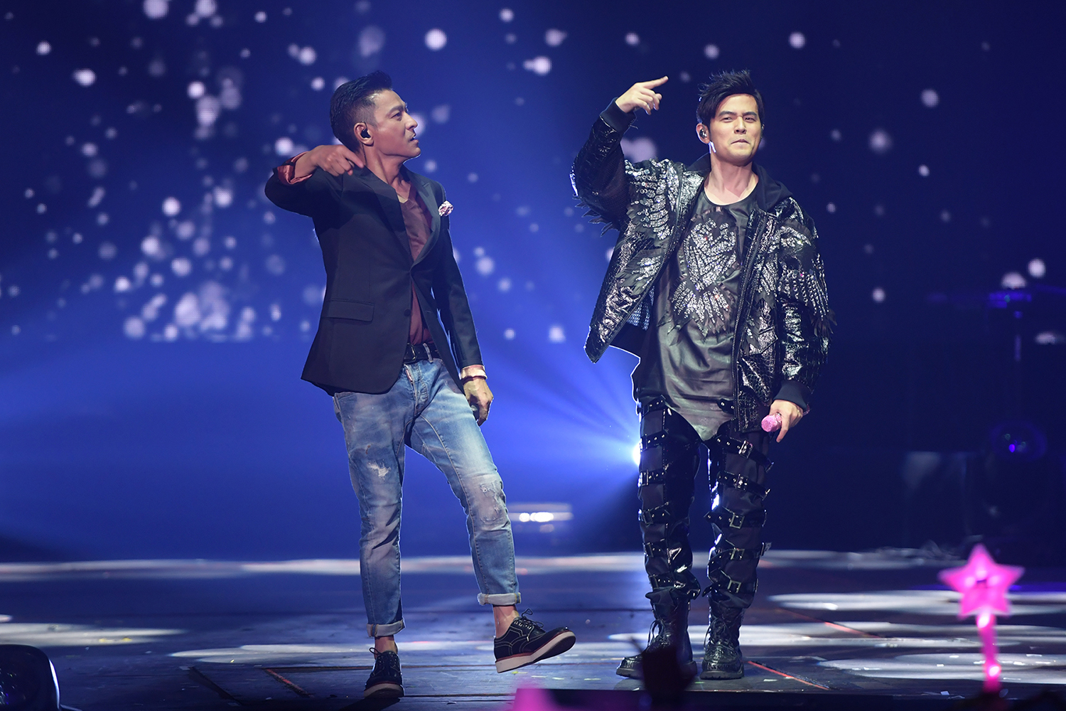 劉德華意外現身周杰倫演唱會，2人互動溫馨。（杰威爾提供）