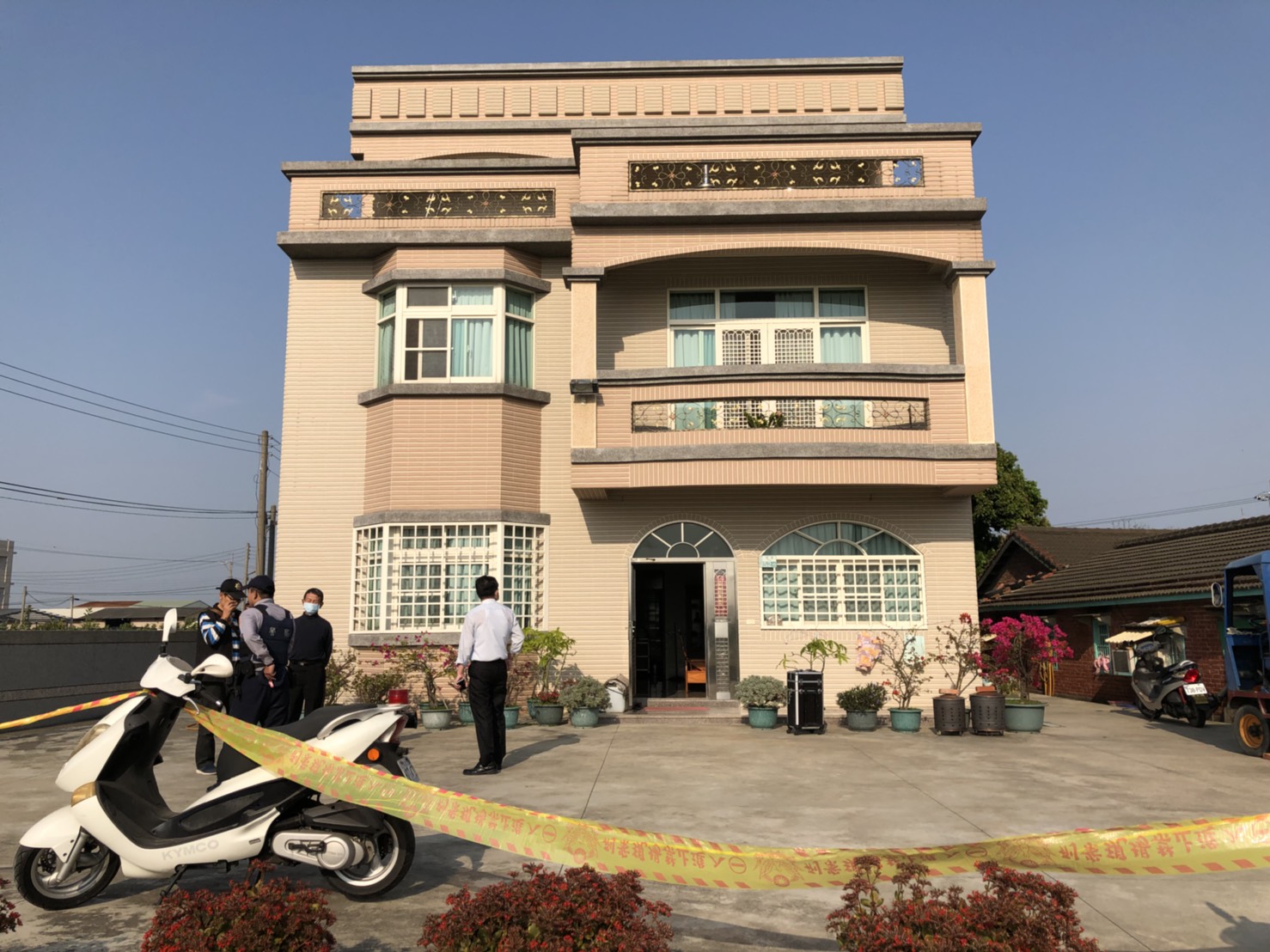 在純樸的民雄村落發生駭人聽聞的砍斷親姊姊頭顱命案,由於死者相當孝順卻遭精障弟砍死,引起村民議論紛紛。(警方提供)