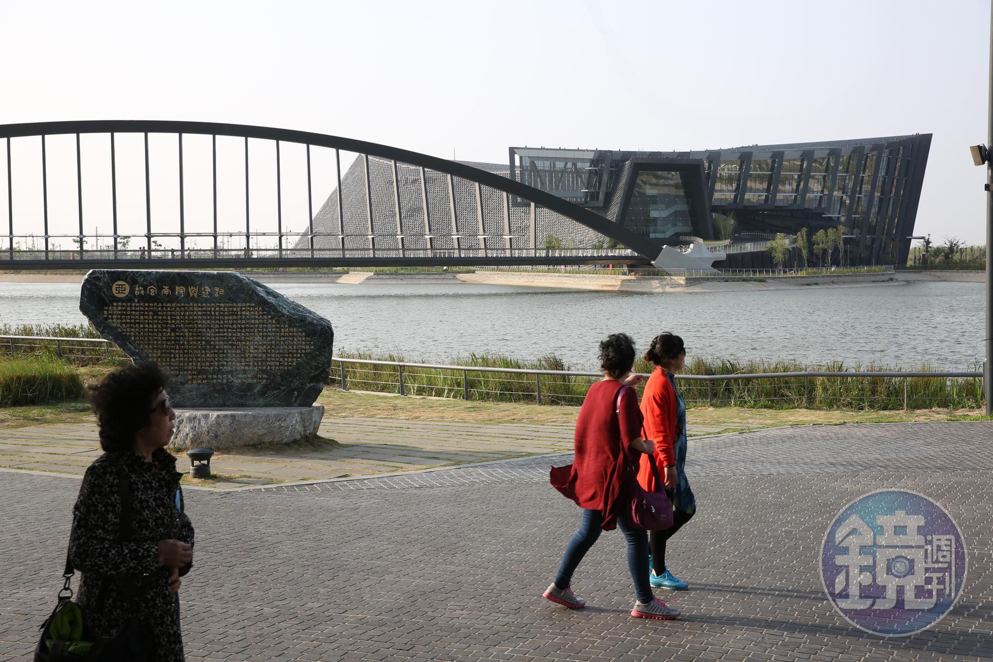 占地70公頃的故宮南院園區裡，僅有博物館主體園區正常營運。 