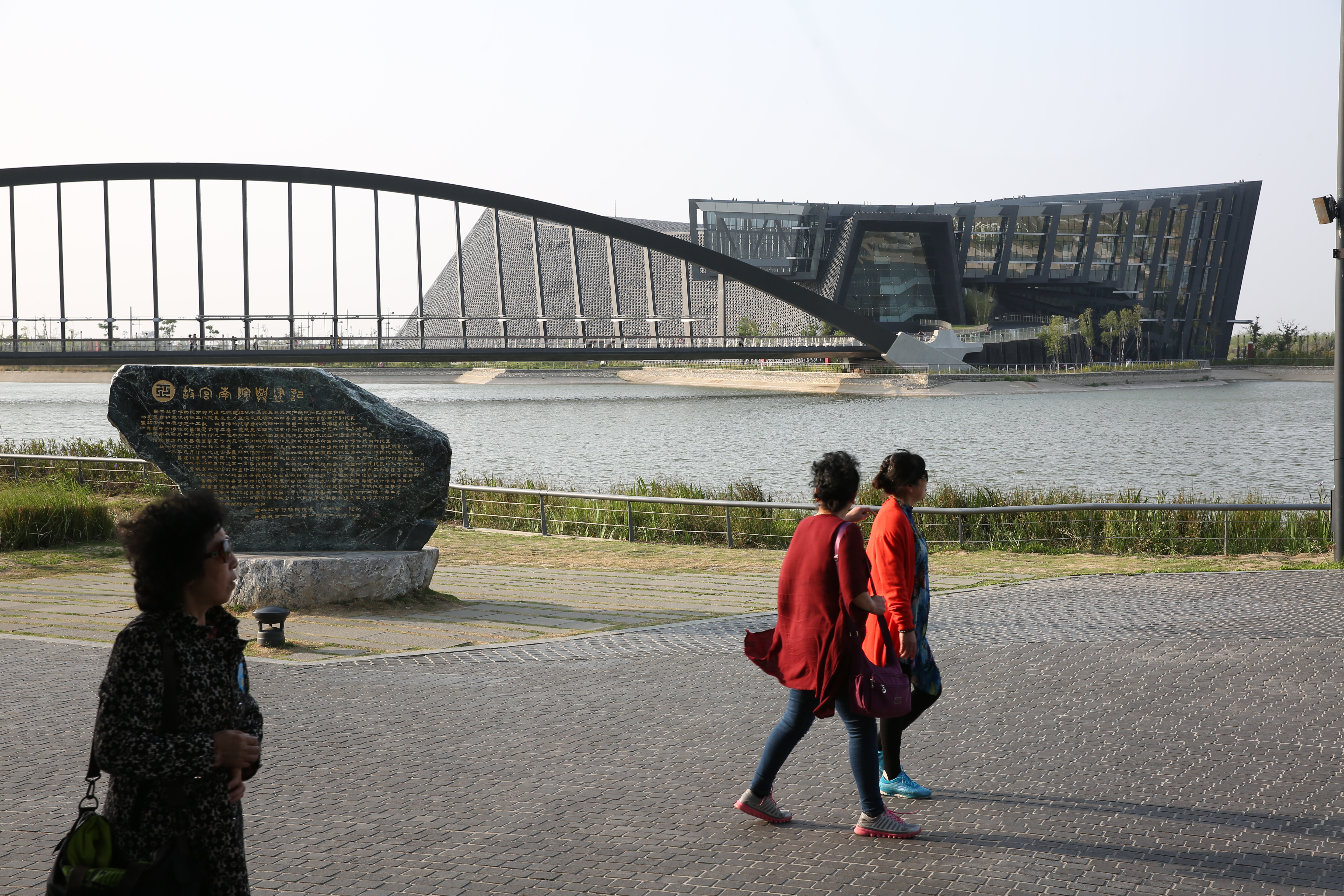 占地70公頃的故宮南院園區裡，僅有博物館主體園區正常營運。 