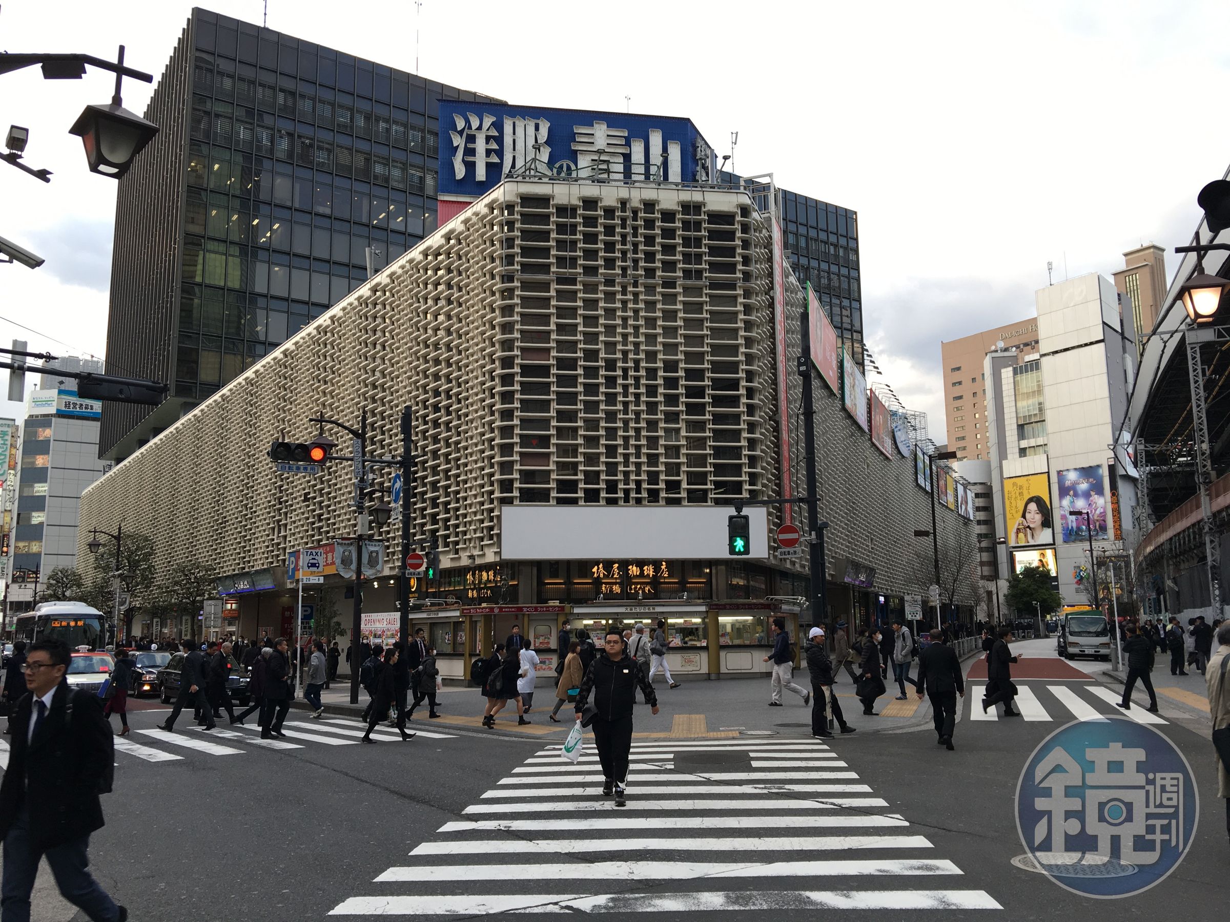 1971年開業的「New新橋大樓」，保有濃濃昭和風。