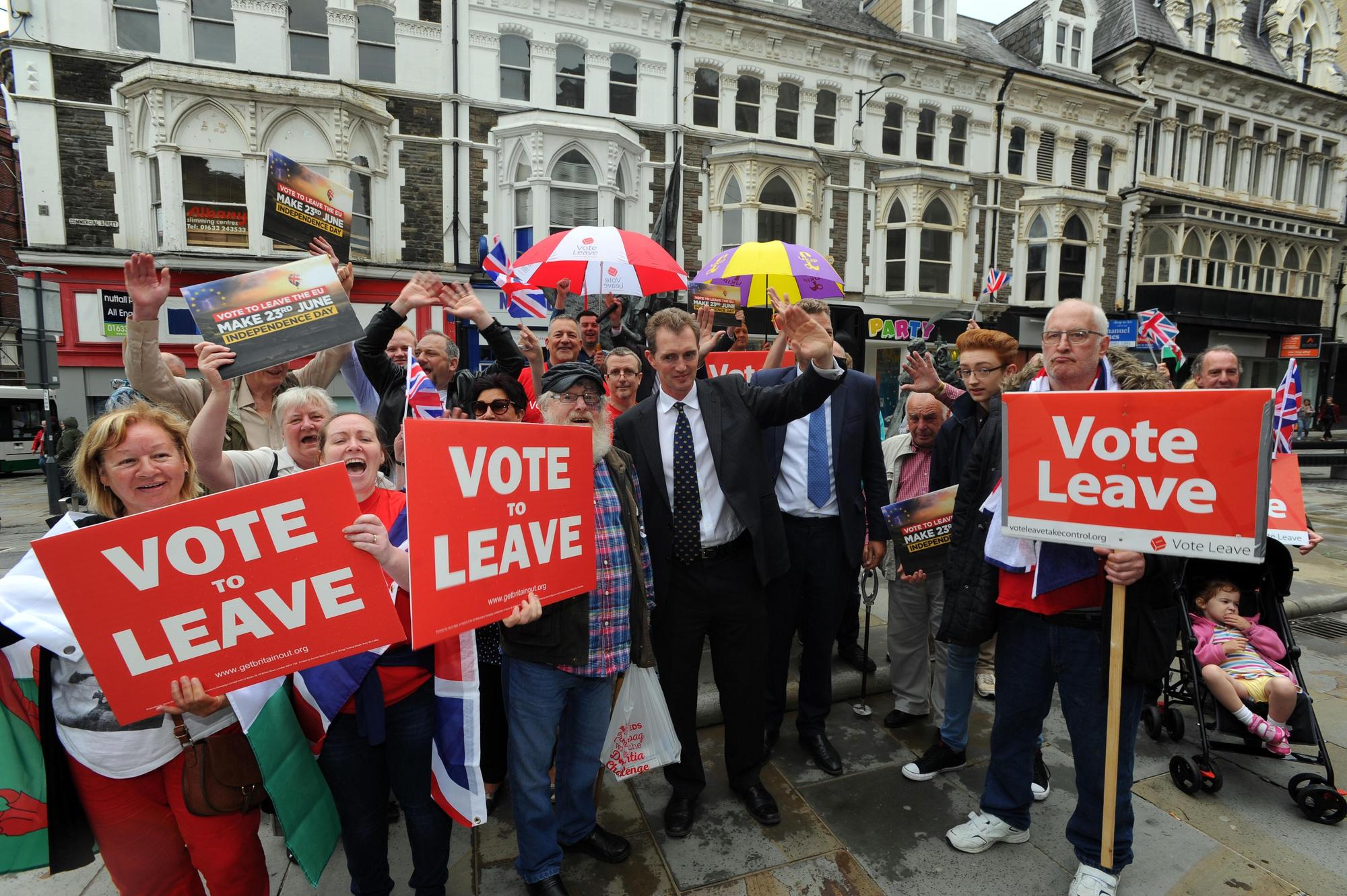 2016年英國脫歐公投，支持脫歐的Vote Leave陣營被質疑購買數據違反選舉經費上限。（東方IC）